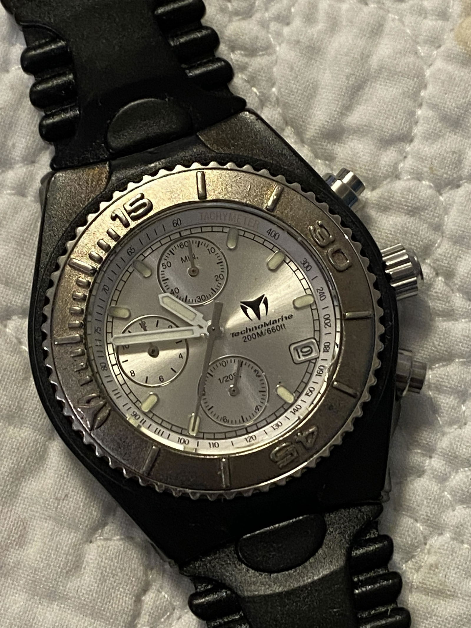MENS DIVERS TECHNOMARINE CHRONOGRAPH WATCH: MENS DIVERS TECHNOMARINE CHRONOGRAPH WATCH. PLEASE VIEW PICTURES. A GREAT FIND AND AN EXCELLENT ADDITION TO YOUR COLLECTION.