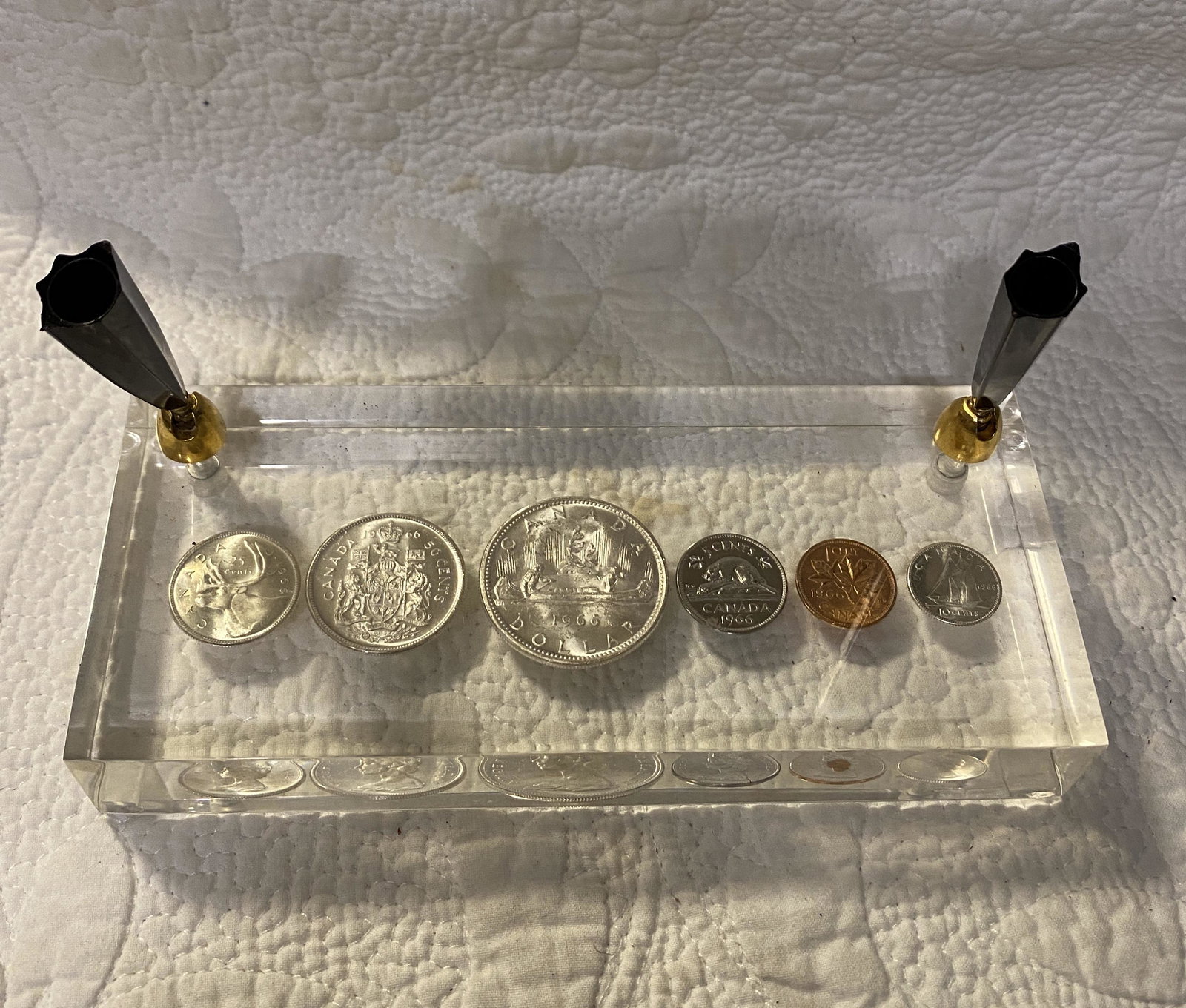 CANADIAN CURRENCY COINS DESK PEN HOLDER: CANADIAN CURRENCY COINS DESK PEN HOLDER. IN GOOD OVERALL SHAPE AND CONDITION. PLEASE VIEW ALL DETAILED PICTURES. A GREAT FIND AND AN EXCELLENT ADDITION TO YOU R COLLECTION.