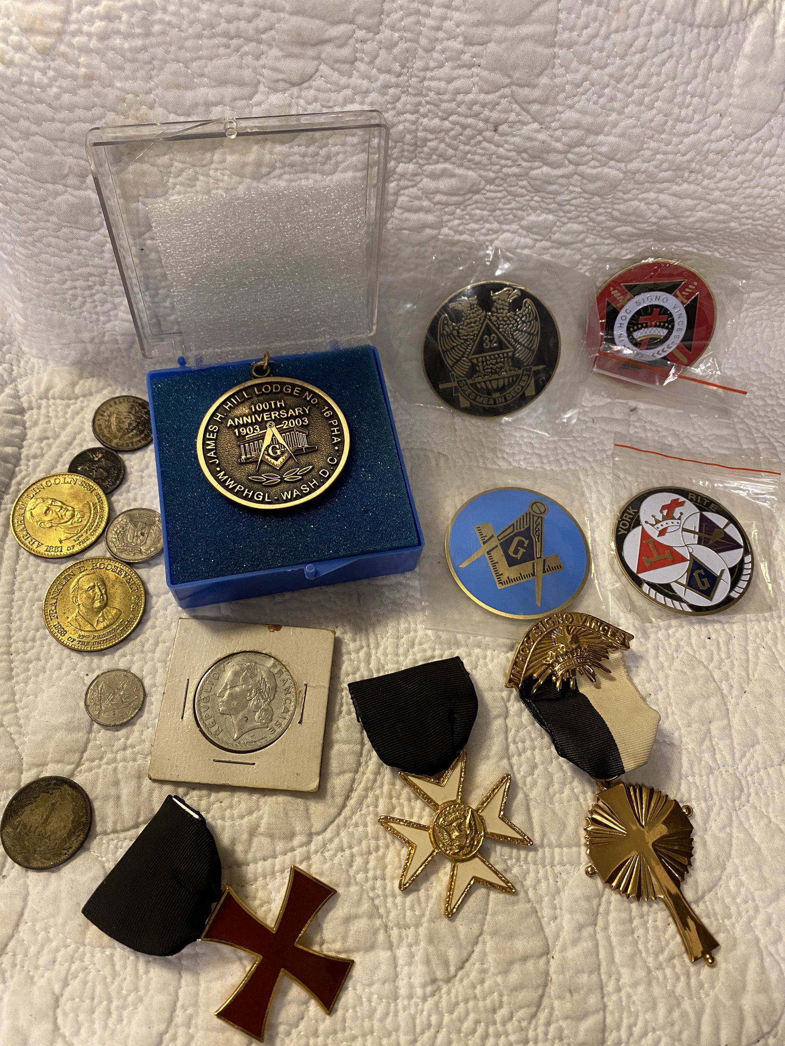 COLLECTION LOT OF MASONIC MEDALS, COINS, ETC.: COLLECTION LOT OF MASONIC MEDALS, COINS, ETC. SOLD AS A LOT. ALL FOR ONE MONEY. PLEASE VIEW PICTURES.