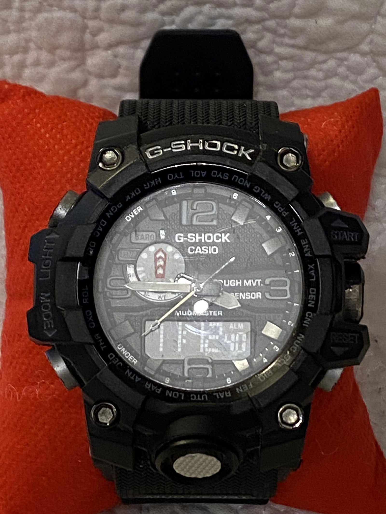 CASION G-SHOCK MENS TOUGH SOLAR WATCH: CASION G-SHOCK MENS TOUGH SOLAR WATCH. WORKS AND IN GOOD OVERALL SHAPE AND CONDITION. A GREAT FIND AND AN EXCELLENT ADDITION TO YOUR COLLECTION.