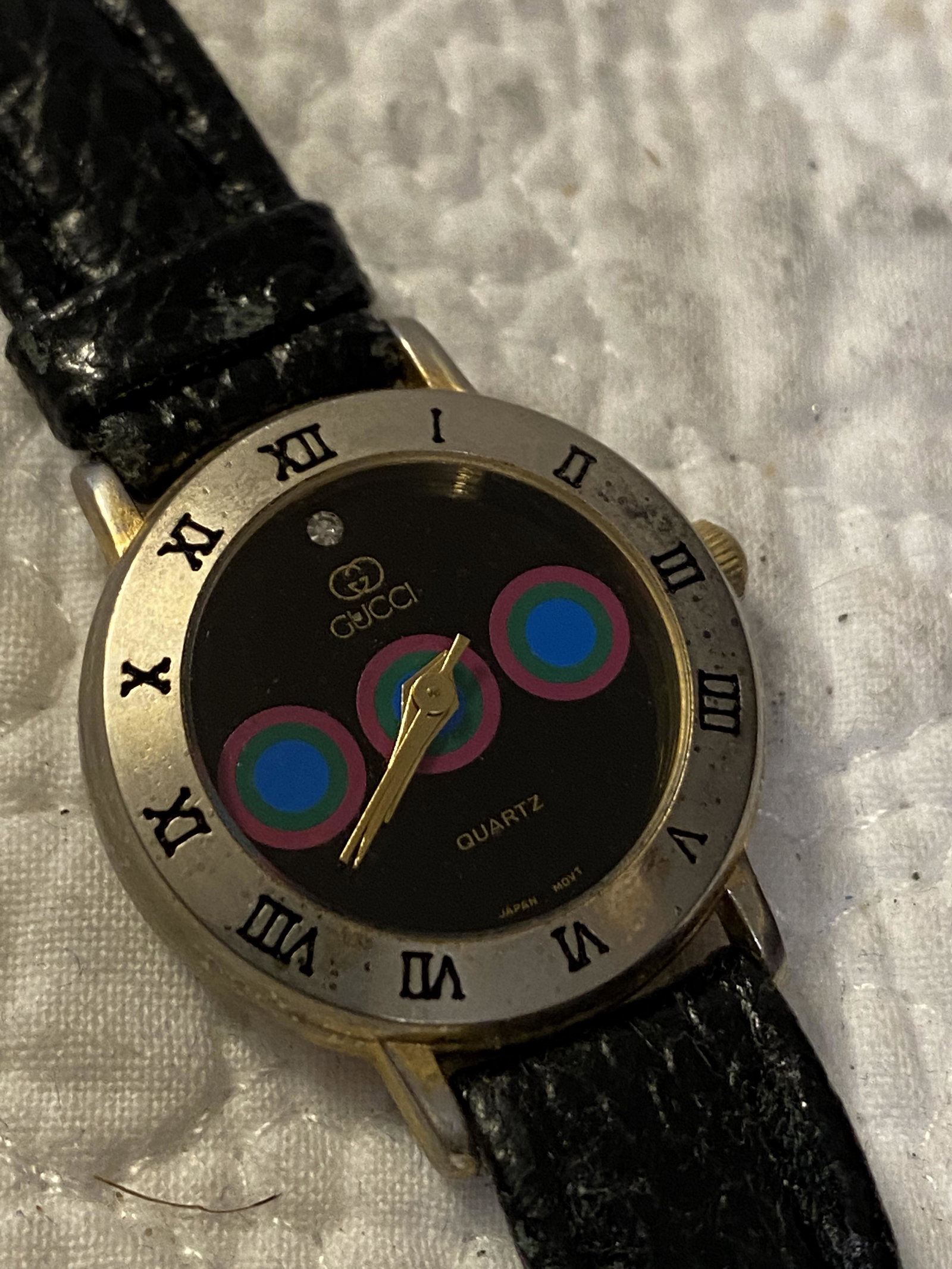 ESTATE LADIES GUCCI WRISTWATCH: ESTATE LADIES GUCCI WRISTWATCH. PLEASE VIEW ALL DETAILED PICTURES. A GREAT ADDITION TO YOUR WATCH COLLECTION.