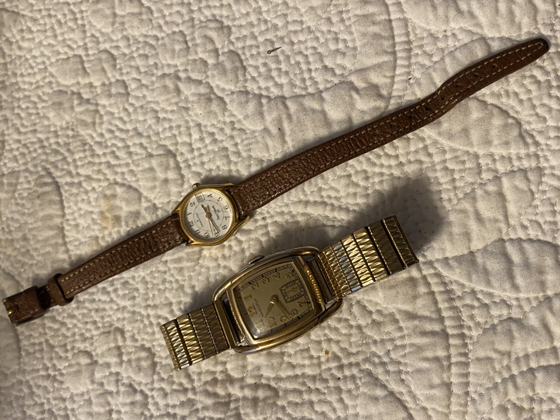 LOT OF (2) MENS/WOMENS HAMILTON WATCHES: LOT OF (2) MENS/WOMENS HAMILTON WATCHES. SOLD AS FOUND, AS A LOT. A GREAT ADDITION TO YOUR WATCH COLLECTION.