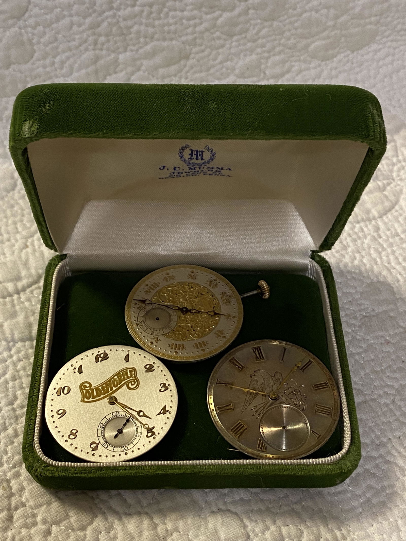 RARE ANTIQUE LOT OF (3) HIGH GRADE POCKET WATCH: RARE ANTIQUE LOT OF (3) HIGH GRADE POCKET WATCH MOVEMENTS. IN GOOD OVERALL SHAPE AND CONDITION. THEY ALL APPEAR TO BE RUNNING. BEAUTIFUL GOLD AND SILVER INLAID MOVEMENTS. PLEASE VIEW ALL DETAILED PICT