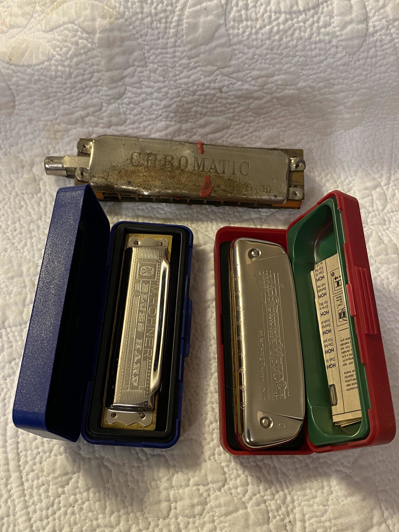 LOT OF (3) VINTAGE COLLECTIBLE MOUTH ORGANS: LOT OF (3) VINTAGE COLLECTIBLE MOUTH ORGANS. SOLD AS FOUND. PLEASE VIEW PICTURES FOR CONDITION DETAILS. A GREAT FIND AND AN EXCELLENT ADDITION TO YOUR COLLECTION.