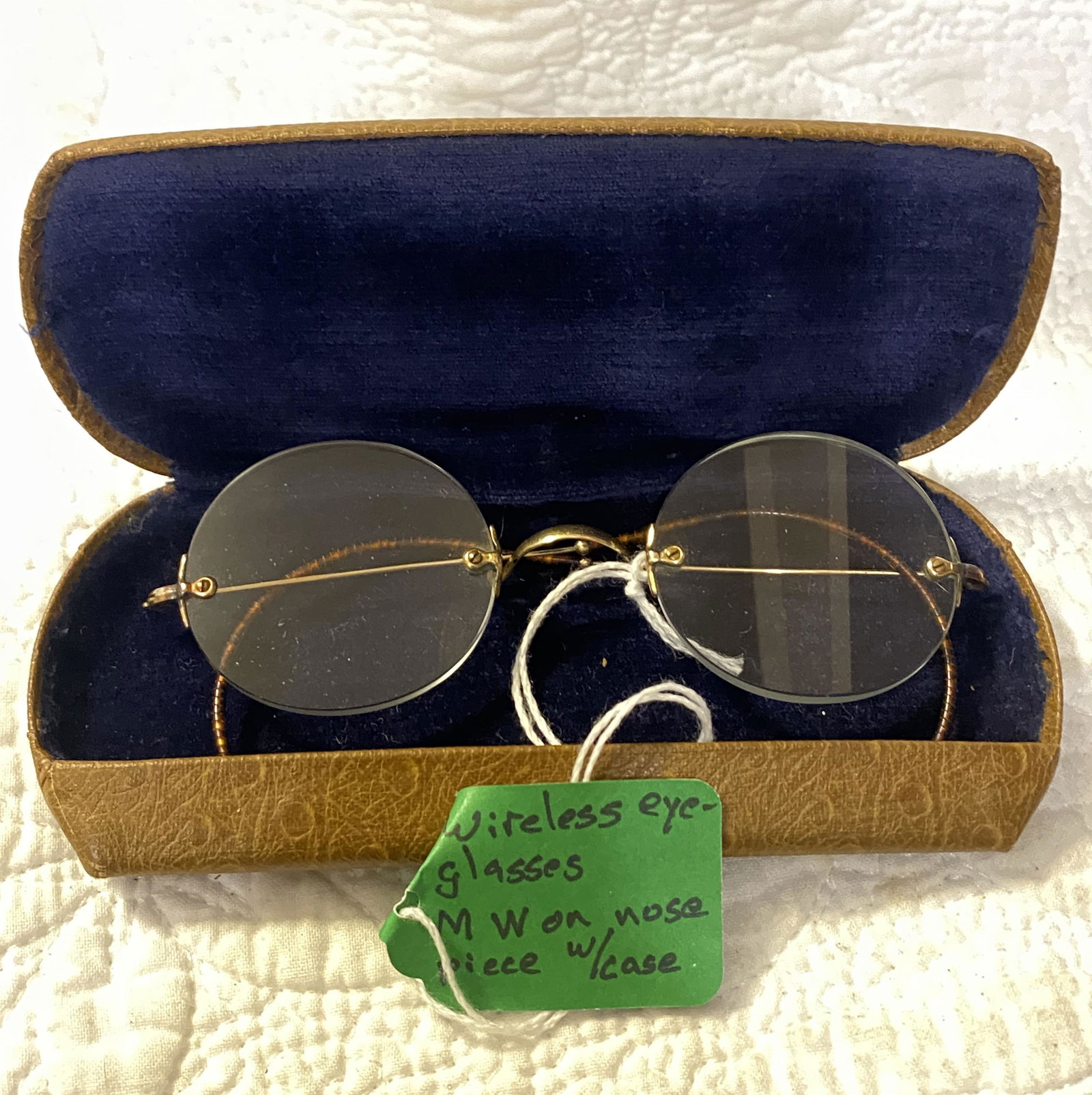 ANTIQUE WIRELESS EYE-GLASSES W/MAKER MARKS: ANTIQUE WIRELESS EYE-GLASSES W/MAKER MARKS. A GREAT FIND AND AN EXCELLENT ADDITION TO YOUR COLLECTION.
