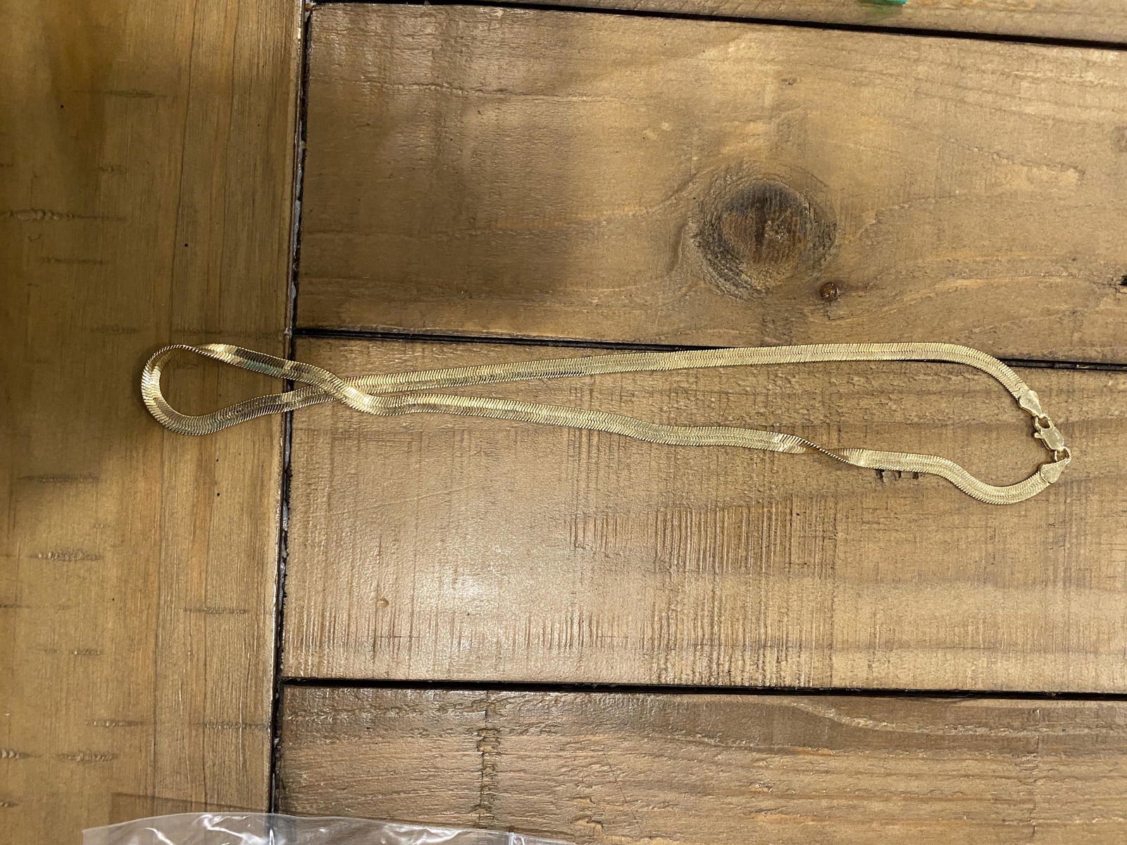 ESTATE MARKED 14K GOLD MENS GOLD CHAIN: ESTATE MARKED 14K GOLD MENS GOLD CHAIN. SOLD AS FOUND AT AN ESTATE CLEANOUT. A NICE HEAVY CHAIN. CHAIN HAS NOT BEEN TESTED. SOLD AS FOUND. PLEASE VIEW ALL DETAILED PICTURES.