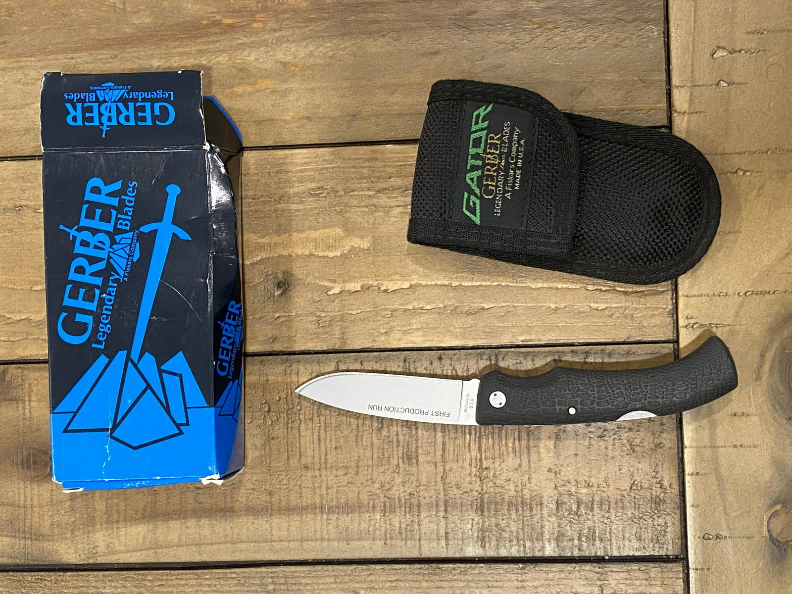 EDC GERBER POCKET KNIFE W/BOX AND CASE: EDC GERBER POCKET KNIFE W/BOX AND CASE. IN MINT CONDITION. PLEASE VIEW ALL DETAILED PICTURES.