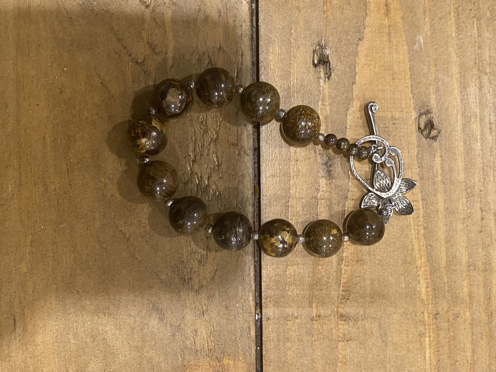 VINTAGE COLLECIBLE BEADED LADIES BRACELET: VINTAGE COLLECIBLE BEADED LADIES BRACELET.