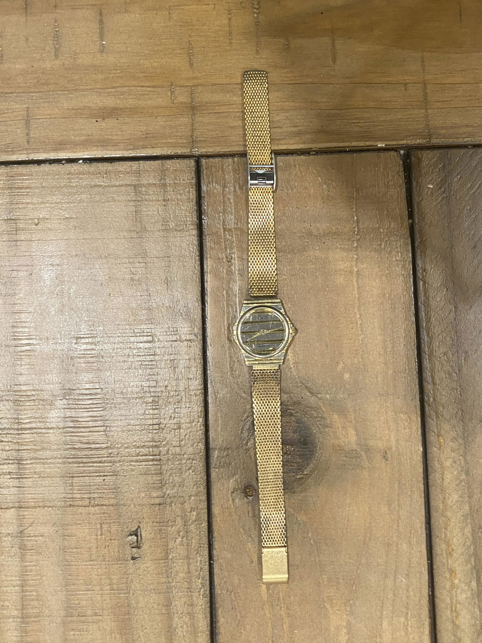 LADIES PIAGET 2 TONE WRISTWATCH: LADIES PIAGET 2 TONE WRISTWATCH. THIS IS AN ESTATE FIND. PLEASE VIEW PICTURES.