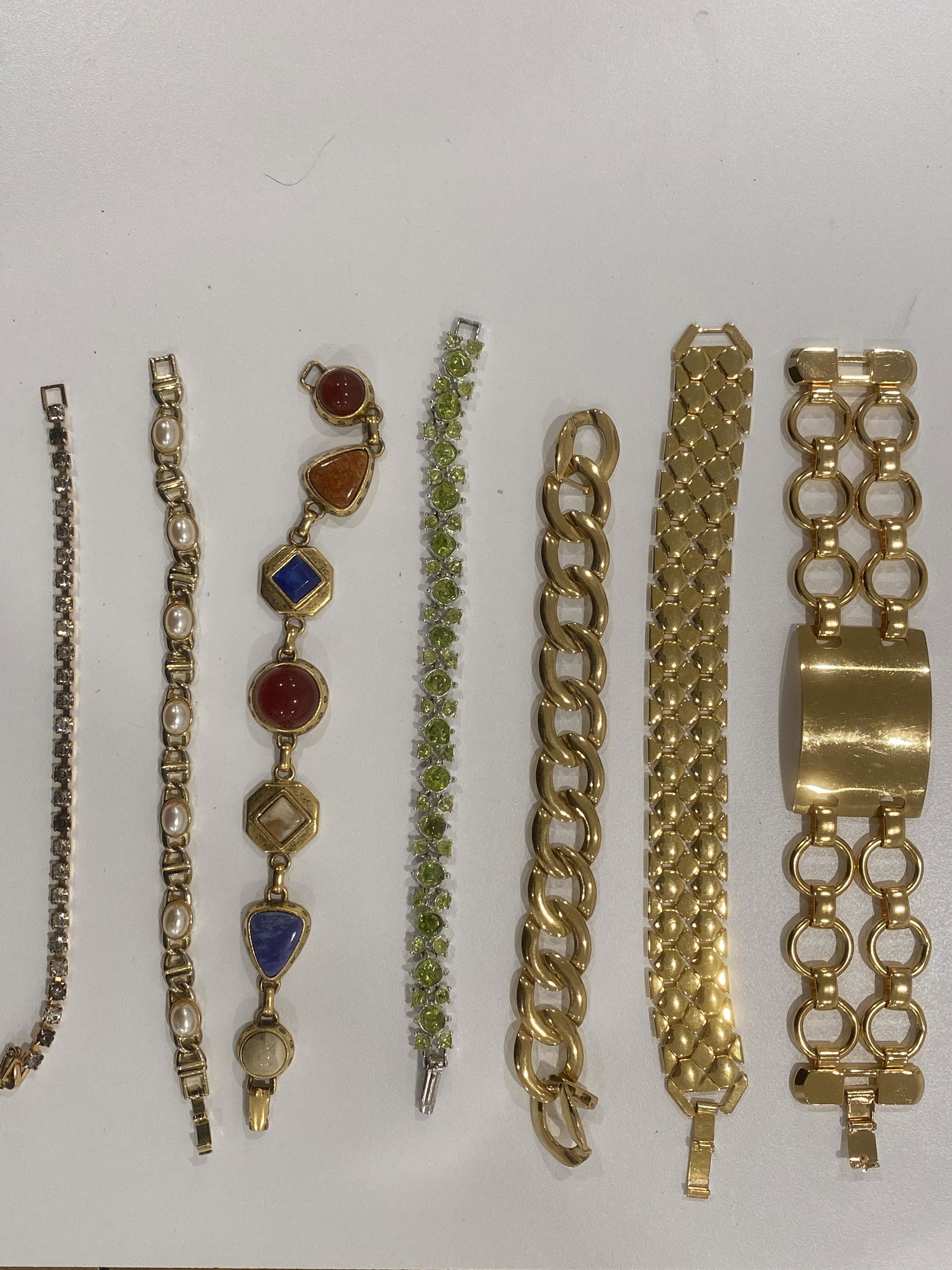 LOT OF (7) HIGH GRADE BRACELETS: LOT OF (7) HIGH GRADE BRACELETS. A GREAT FIND AND AN EXCELLENT ADDITION TO YOUR COLLECTION.