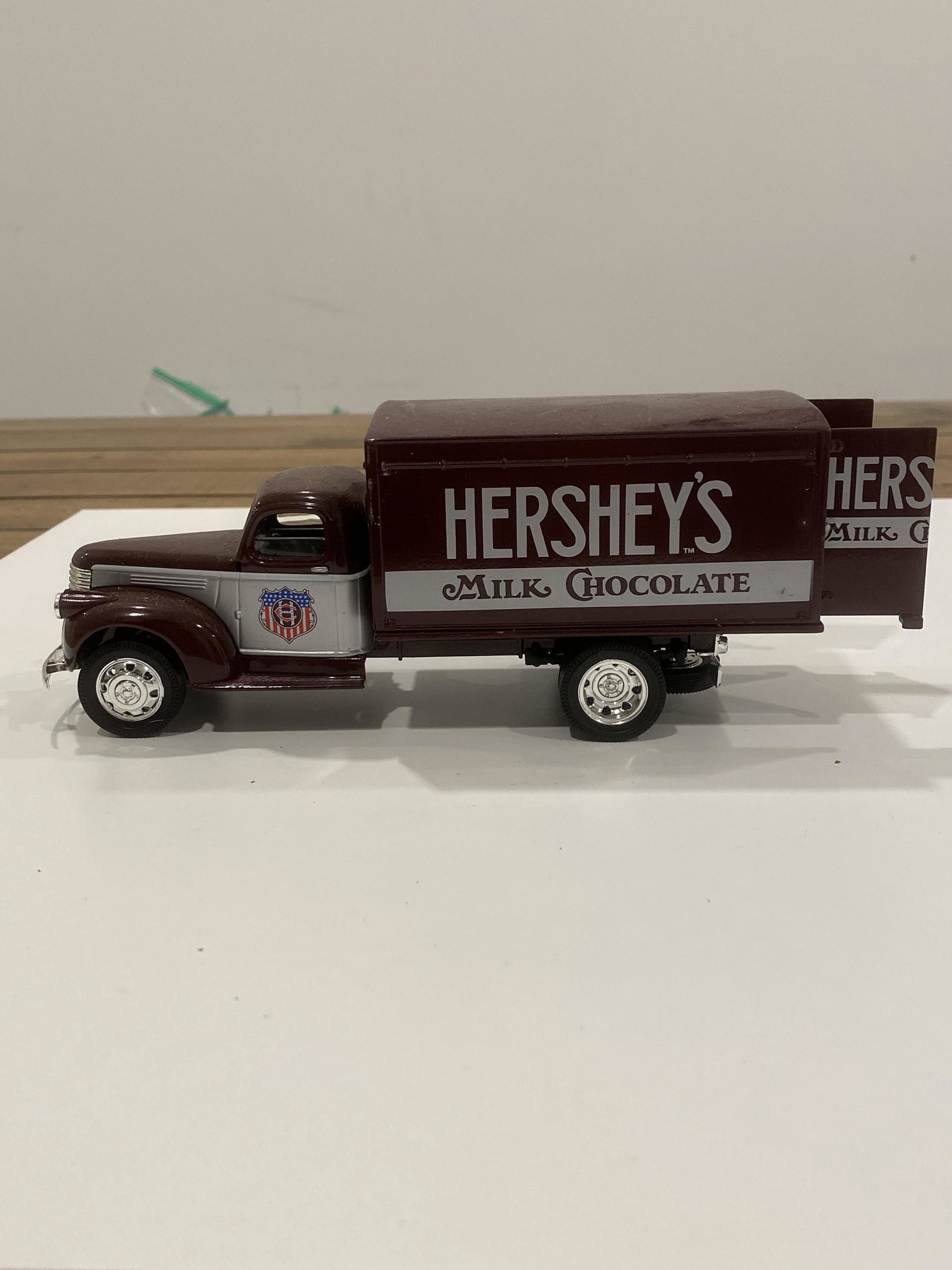 LIBERTY CLASSICS HERSHEY CHOCOLATE TOY CAR: LIBERTY CLASSICS HERSHEY CHOCOLATE TOY CAR. LIMITED EDITION. A GREAT FIND AND AN EXCELLENT ADDITION TO YOUR COLLECTION.