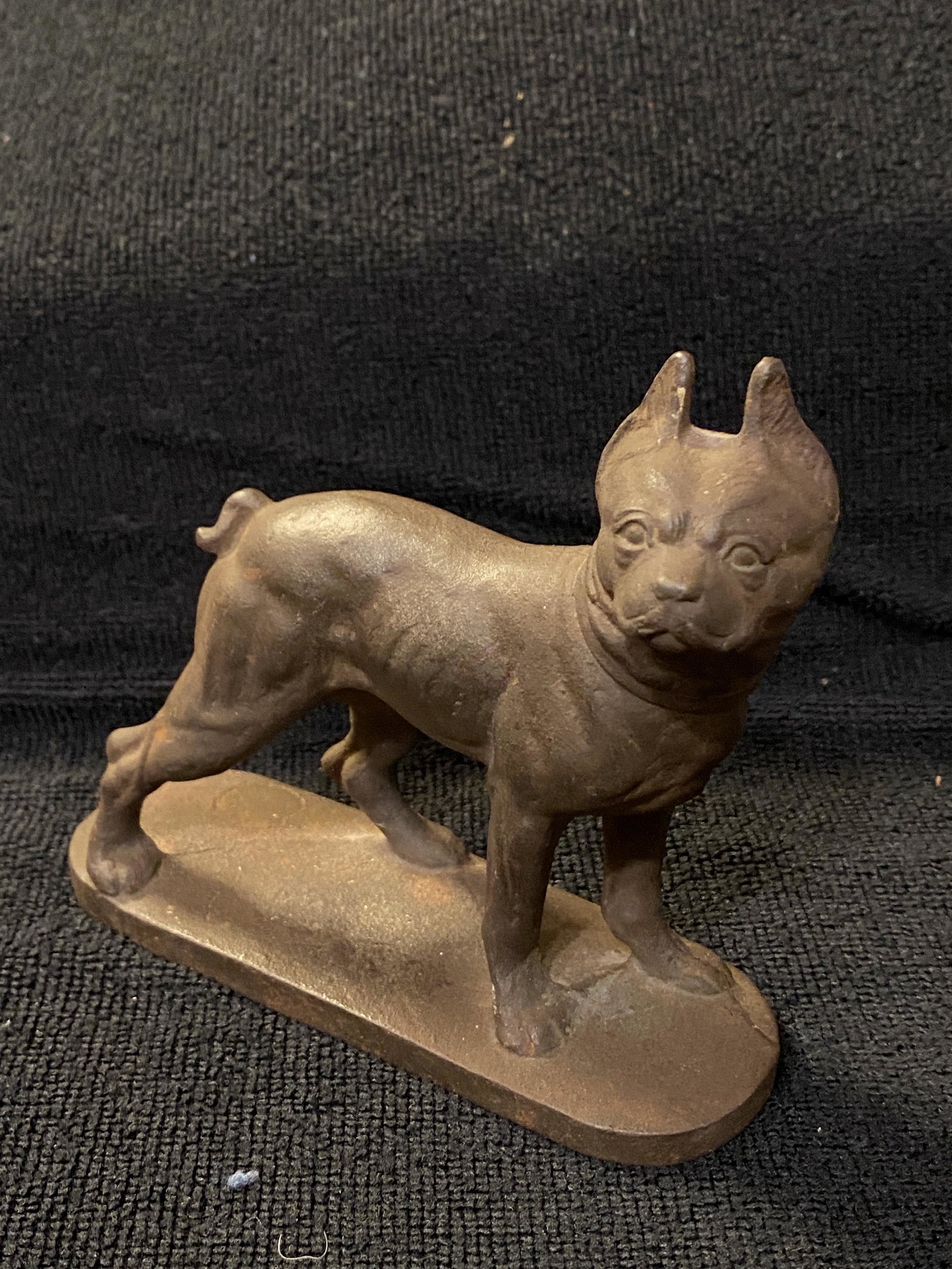 ANTIQUE BULLDOG DOOR STOPPER: ANTIQUE BULLDOG DOOR STOPPER. IN MINT OVERALL SHAPE AND CONDITION WITH A BEAUTIFUL OVERALL PATINA. HAS A GREAT LOOK TO IT WITH AN EXCELLENT OVERALL EYE APPEAL. A GREAT FIND AND AN EXCELLENT ADDITION T