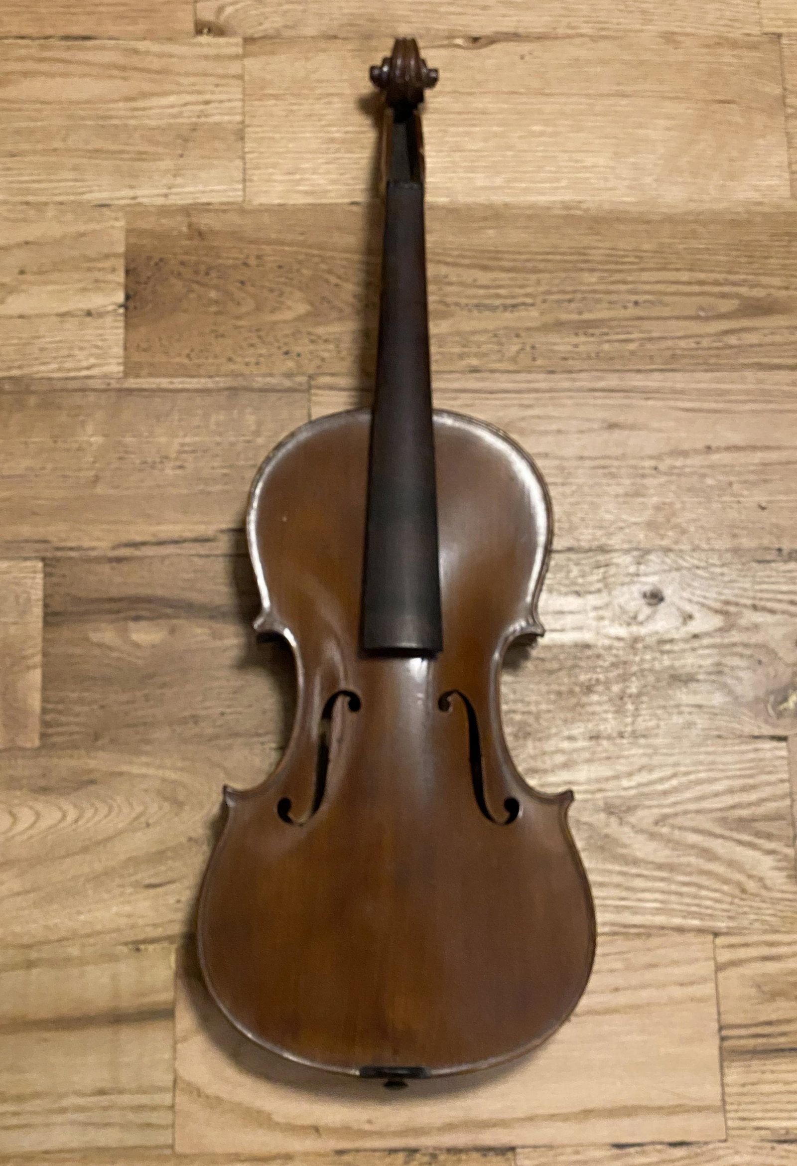 ANTIQUE MADE IN NIPPON VIOLIN: ANTIQUE MADE IN NIPPON VIOLIN. IN GOOD OVERALL SHAPE AND CONDITION. PLEASE VIEW ALL DETAILED PICTURES. A GREAT FIND AND AN EXCELLENT ADDITION TO YOUR COLLECTION.