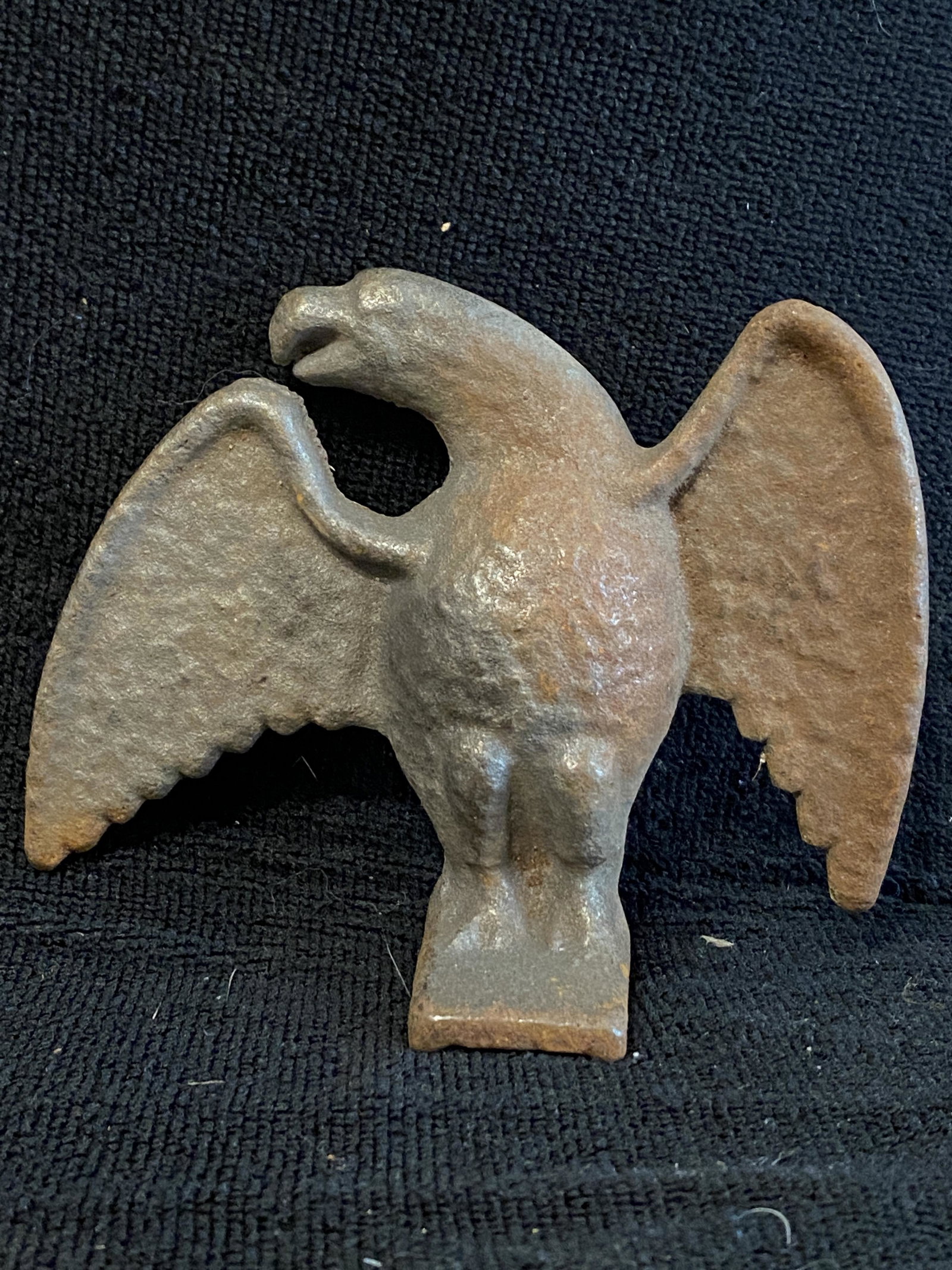 ANTIQUE CIVIL WAR CONFEDERATE EAGLE BUILDING PLAQUE: ANTIQUE CIVIL WAR CONFEDERATE EAGLE BUILDING PLAQUE. IN MINT OVERALL SHAPE AND CONDITION WITH A BEAUTIFUL OVERALL PATINA. A GREAT FIND AND AN EXCELLENT ADDITION TO YOUR COLLECTION.