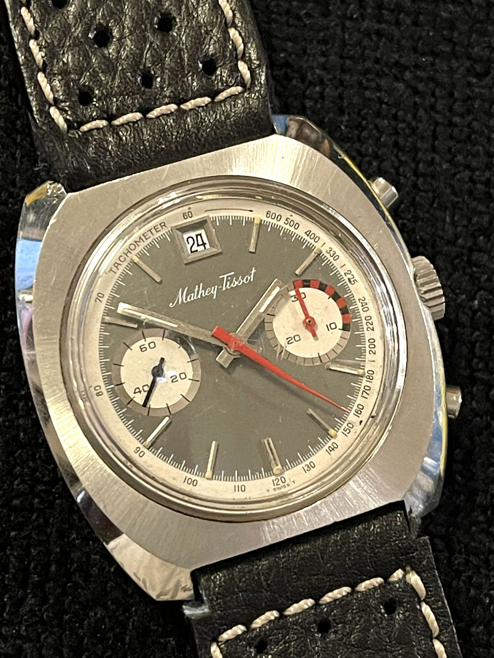 VINTAGE MATHEY TISSOT CHRONOGRAPH MENS WATCH: VINTAGE MATHEY TISSOT CHRONOGRAPH MENS WATCH. IN MINT OVERALL SHAPE AND CONDITION. WORKS AND KEEPS PERFECT TIME. COMES OUT OF A WATCH COLLECTION. VERY UNIQUE AND A RARE FIND. IN MINT SHAPE AND OVERALL