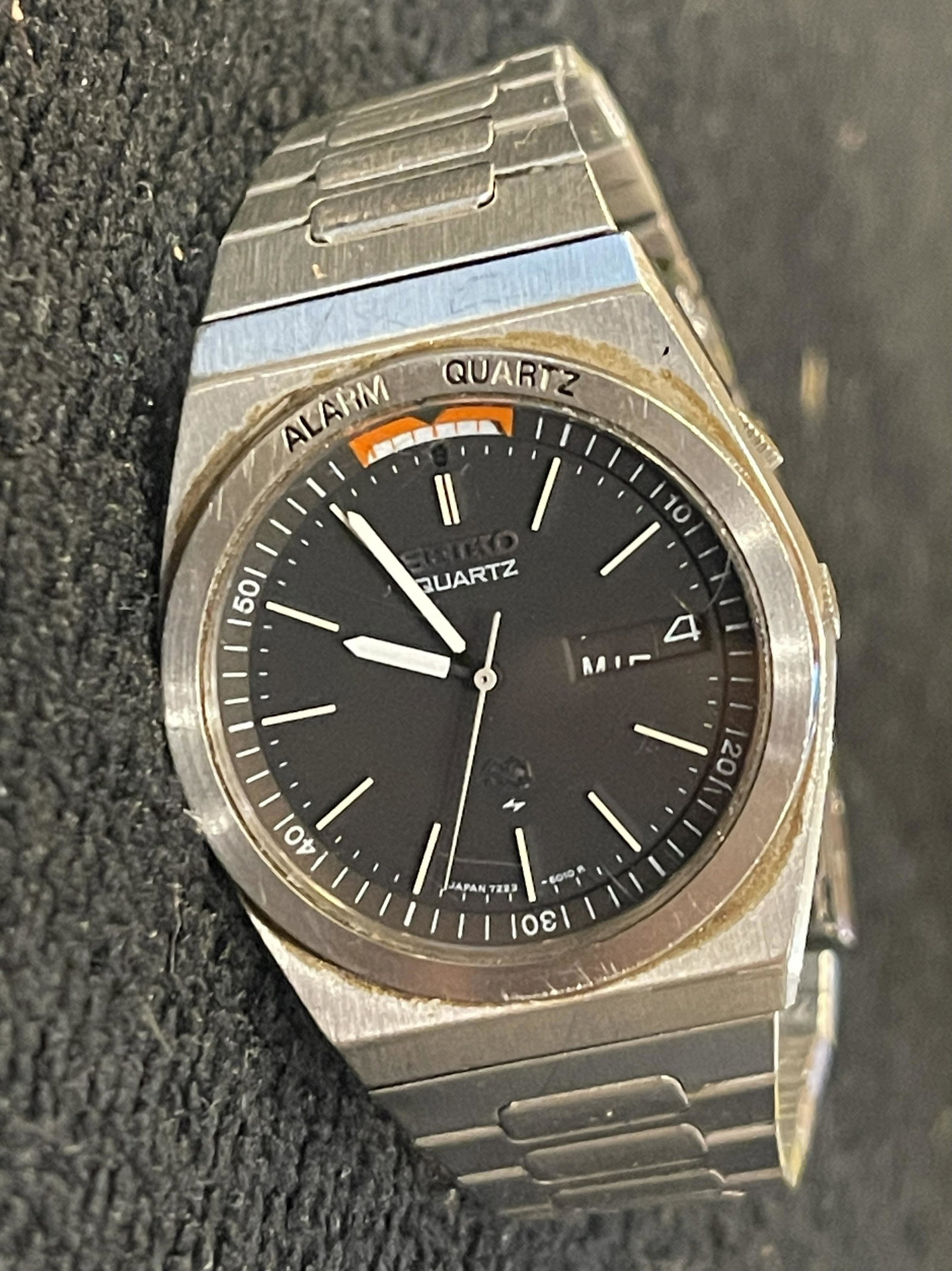 VINTAGE SEIKO ALARM MENS WRISTWATCH: VINTAGE SEIKO ALARM MENS WRISTWATCH. IN GOOD OVERALL SHAPE AND CONDITION. PLEASE VIEW ALL DETAILED PICTURES. A GREAT FIND AND AN EXCELLENT ADDITION TO YOUR COLLECTION.