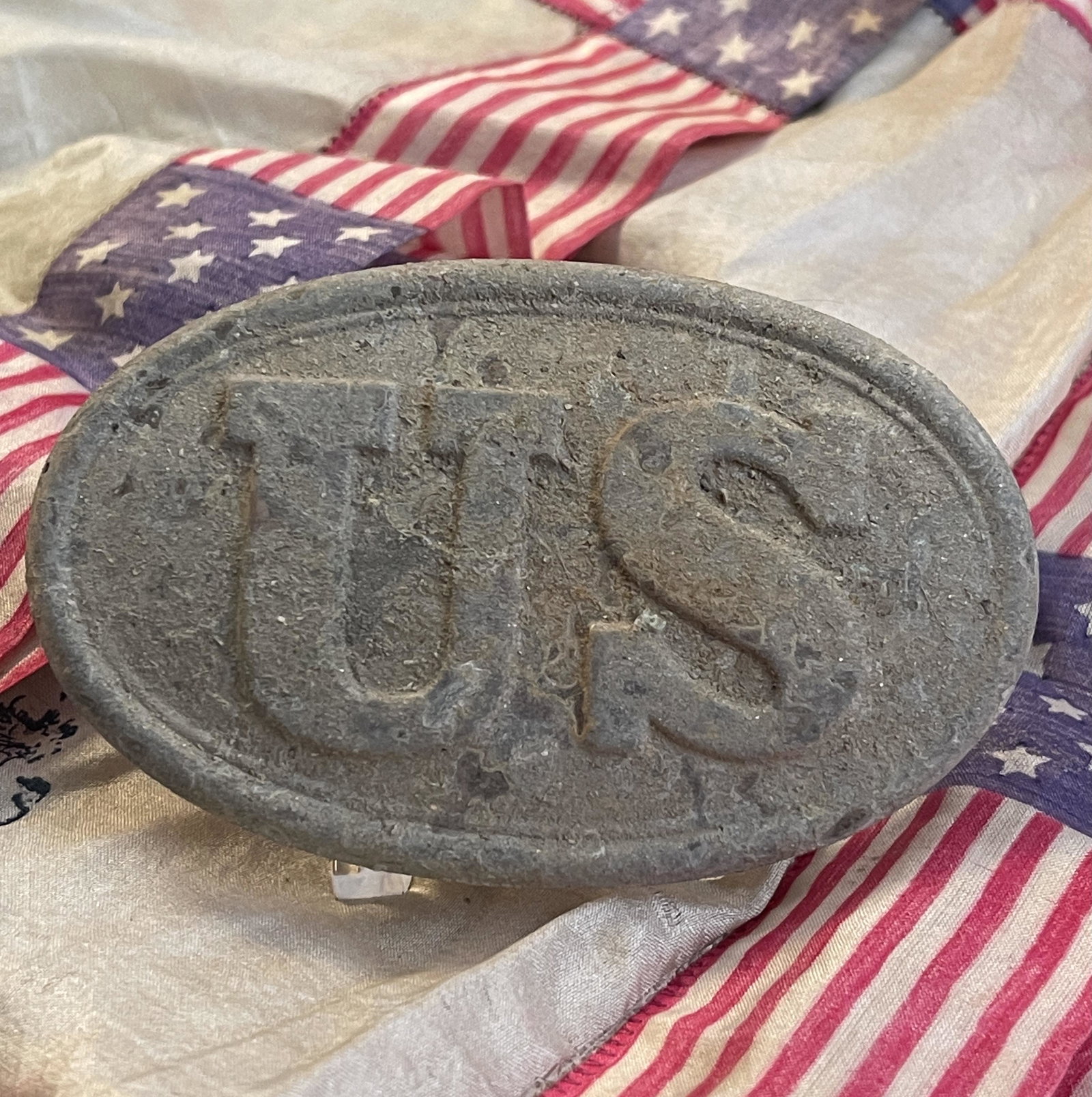 CIVIL WAR U.S. OFFICERS BELT BUCKLE: CIVIL WAR U.S. OFFICERS BELT BUCKLE. IN GOOD OVERALL SHAPE AND CONDITION WITH A BEAUTIFUL OVERALL PATINA. BUCKLE IS INTACT AND VERY STURDY. PLEASE VIEW ALL DETAILED PICTURES. A GREAT FIND AND AN EXCEL