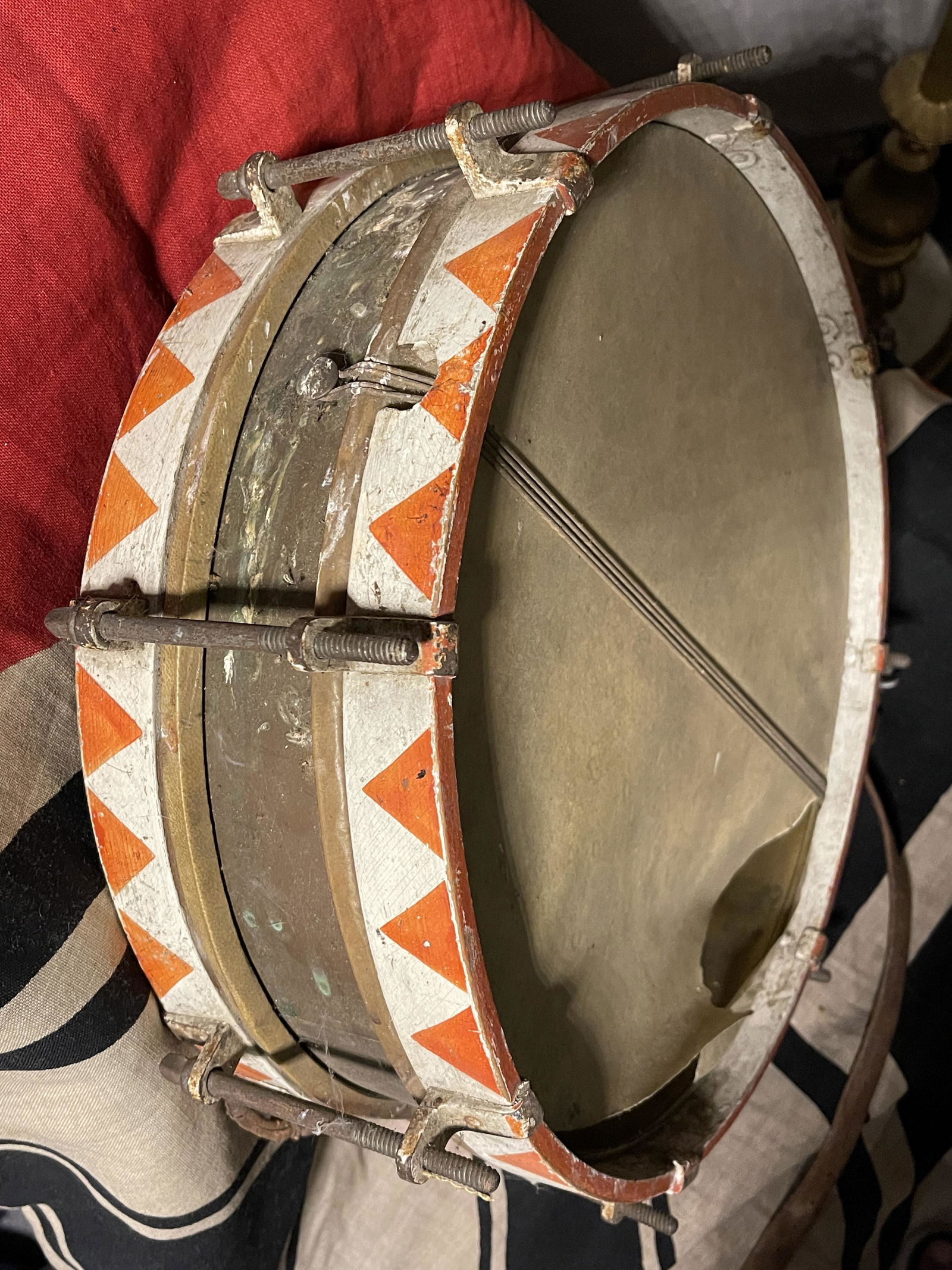VERY RARE WW2 GERMAN HITLER YOUTH DRUM: VERY RARE WW2 GERMAN HITLER YOUTH DRUM. IN MINT OVERALL SHAPE AND CONDITION WITH A BEUATIFUL OVERALL PATINA. THIS DRUM WAS BROUGHT BACK HOME BY A VET. PLEASE VIEW ALL DETAILED PICTURES. SHOWS BATTLE U