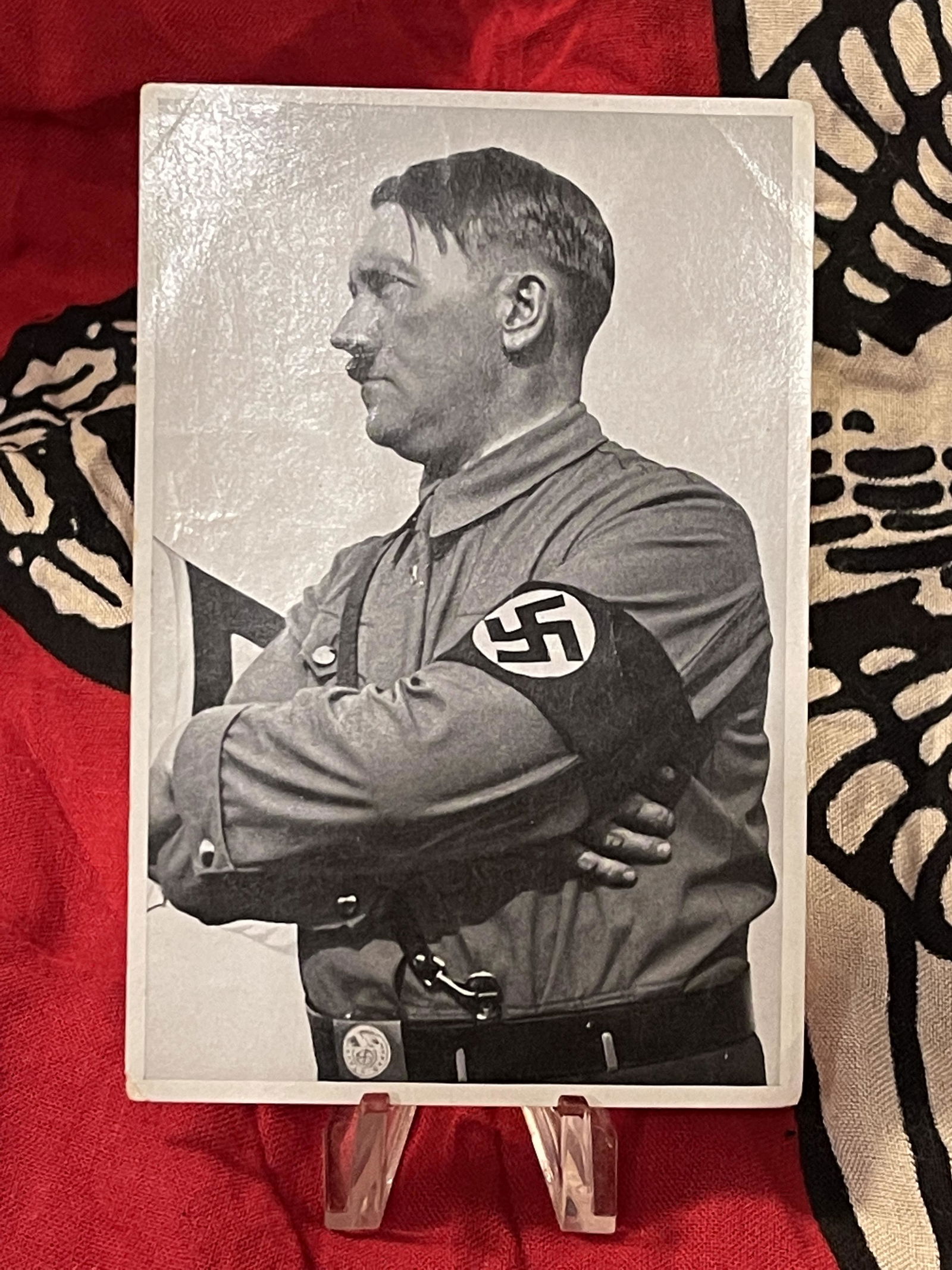 GERMAN WW2 ADOLF HITLER IN UNIFORM PHOTO: GERMAN WW2 ADOLF HITLER IN UNIFORM PHOTO. A GREAT FIND AND AN EXCELLENT ADDITION TO YOUR COLLECTION.