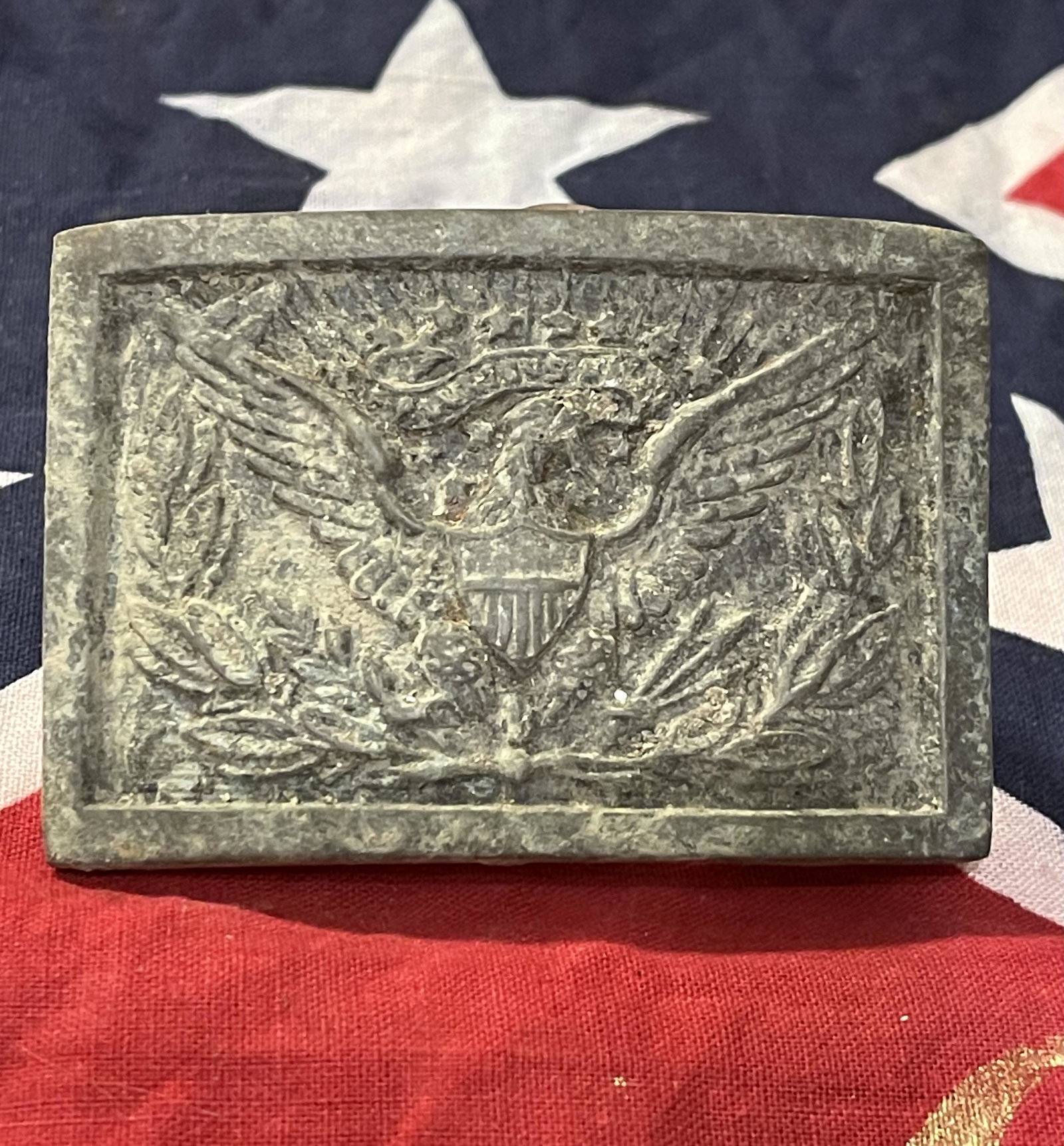 RARE CIVIL WAR SOLDIERS M1858 BELT BUCKLE: RARE CIVIL WAR SOLDIERS M1858 BELT BUCKLE. IN GOOD OVERALL SHAPE AND CONDITION WITH A BEAUTIFUL OVERALL PATINA. A GREAT FIND AND AN EXCELLENT ADDITION TO YOUR COLLECTION.