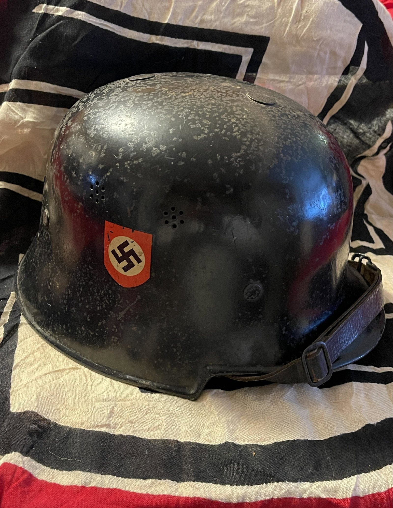 WW2 GERMAN M34 DOUBLE DECAL POLICE HELMET - LEHMANN &: WW2 GERMAN M34 DOUBLE DECAL POLICE HELMET - MAKER MARKED LEHMANN & WUNDENBERG ON THE INSIDE LINER. IN MINT OVERALL SHAPE AND CONDITION WITH A BEAUTIFUL OVERALL PATINA. HAS A GREAT LOOK TO IT WITH AN E
