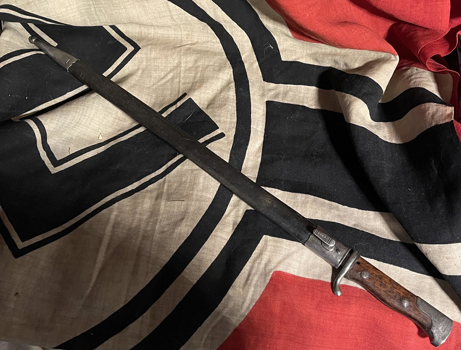 RARE GERMAN MAUSER MODEL 1871/84 RIFLE BAYONET - SIMSON: RARE GERMAN MAUSER MODEL 1871/84 RIFLE BAYONET - SIMSON & CO OF SUHL. COMES WITH THE ORIGINAL SERIAL NUMBERED BAYONET. IN MINT OVERALL SHAPE AND CONDITION WITH A TON OF BATTLE USE AND ACTION. PLEASE V