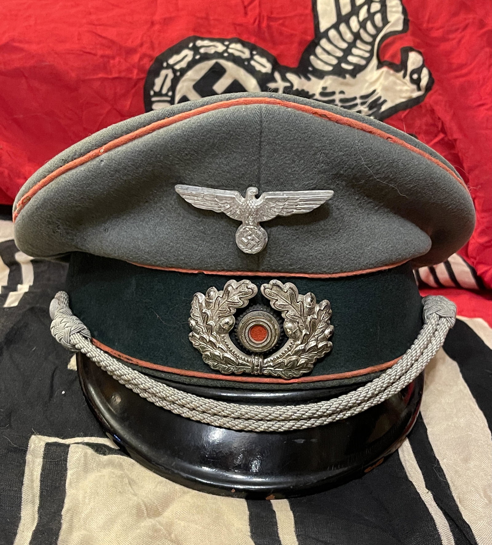 WW2 GERMAN WEHRMACHT HEER PANZER TANK VISOR CAP: WW2 GERMAN WEHRMACHT HEER PANZER TANK OFFICER VISOR CAP. THIS IS A VERY RARE FIND. IN MINT OVERALL SHAPE AND CONDITION WITH A BEAUTIFUL OVERALL PATINA. HAS A GREAT LOOK TO IT WITH AN EXCELLENT OVERALL