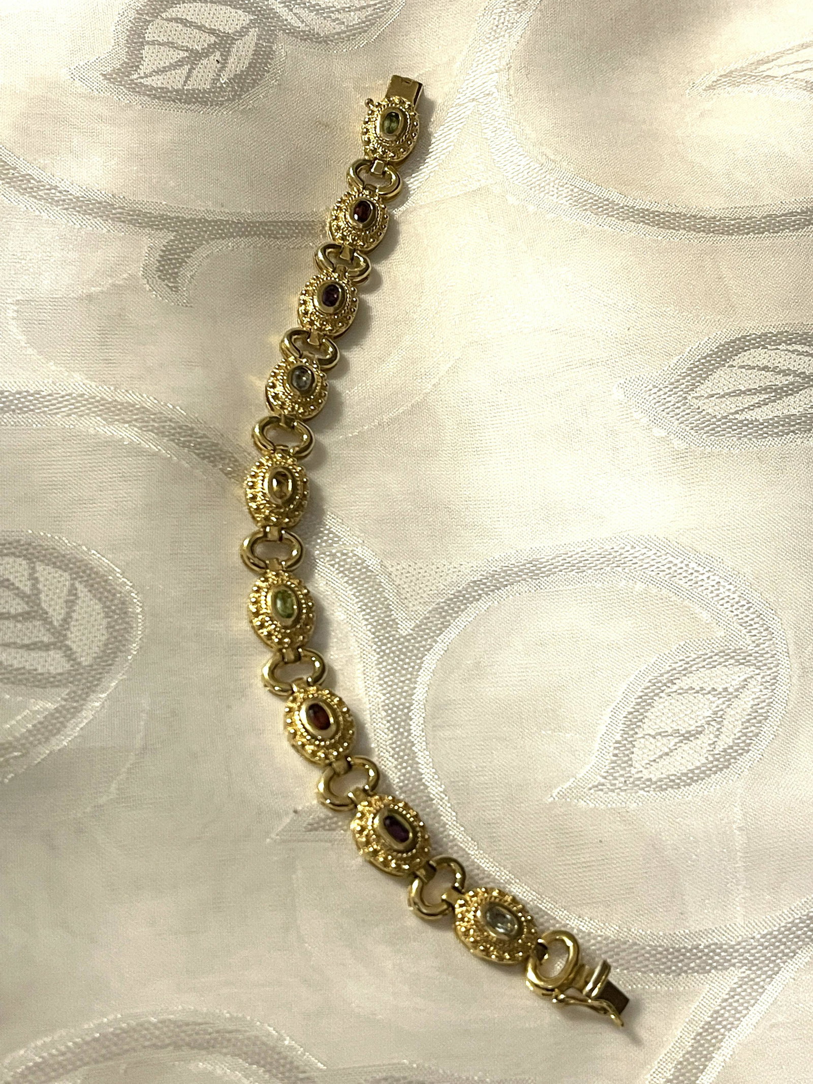 MULTI-GEMSTONE STERLING SILVER COCKTAIL BRACELET: MULTI-GEMSTONE STERLING SILVER COCKTAIL BRACELET. IN GOOD OVERALL SHAPE AND CONDITION. PLEASE VIEW ALL DETAILED PICTURES. WILL FIT UP TO A SIZE 7" WRIST. A GREAT FIND AND AN EXCELLENT ADDITION TO YOUR