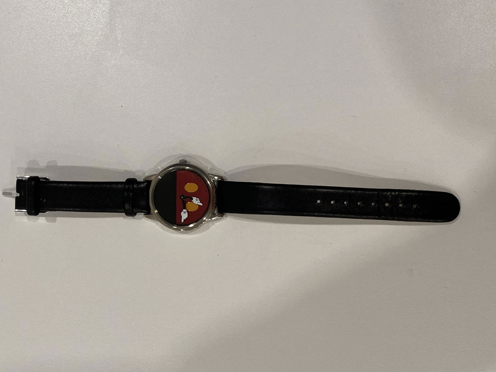 VINTAGE MICKEY MOUSE WRISTWATCH: VINTAGE MICKEY MOUSE WRISTWATCH. A GREAT ADDITION TO YOUR COLLECTION.