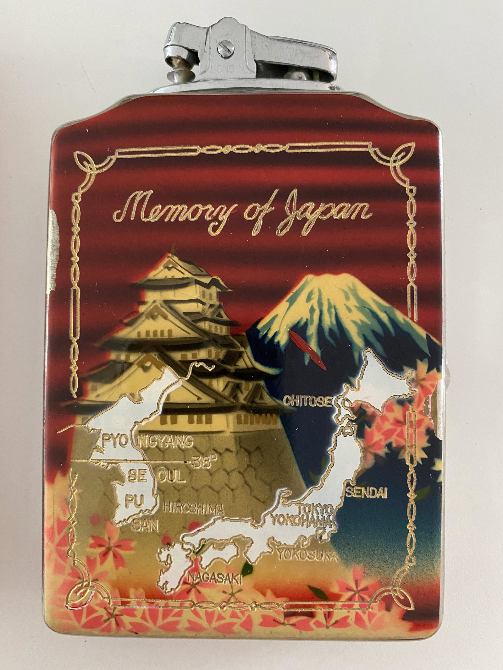 VINTAGE MEMORY OF JAPAN SOUVENIR LIGHTER: VINTAGE MEMORY OF JAPAN SOUVENIR LIGHTER. A GREAT ADDITION TO YOUR COLLECTION.