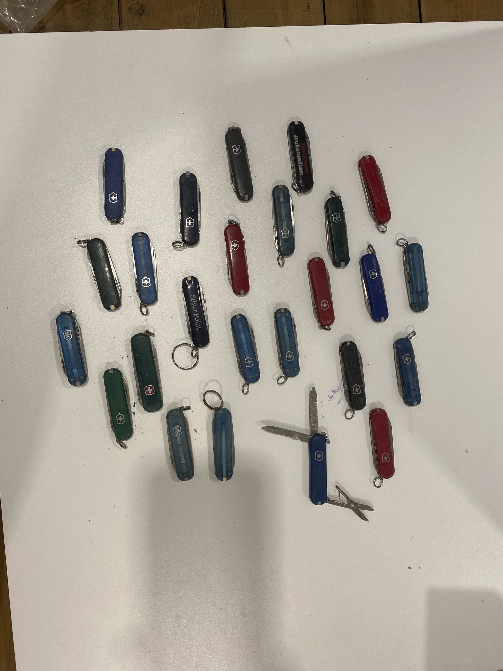 HUGE LOT OF SWISS ARMY COLLECTIBLE POCKET KNIVES: HUGE LOT OF SWISS ARMY COLLECTIBLE POCKET KNIVES. A GREAT ADDITION TO YOUR COLLECTION.
