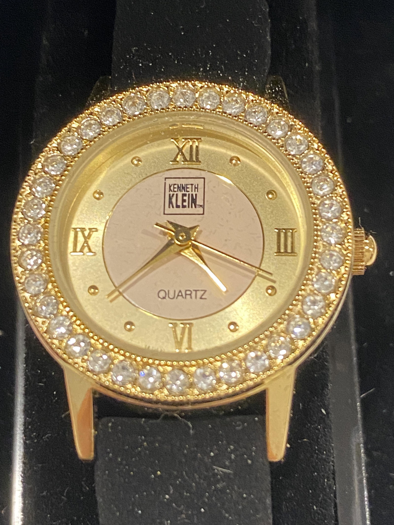 VINTAGE KENNETH KLEIN WATCH W/BOX: VINTAGE KENNETH KLEIN WATCH W/BOX.