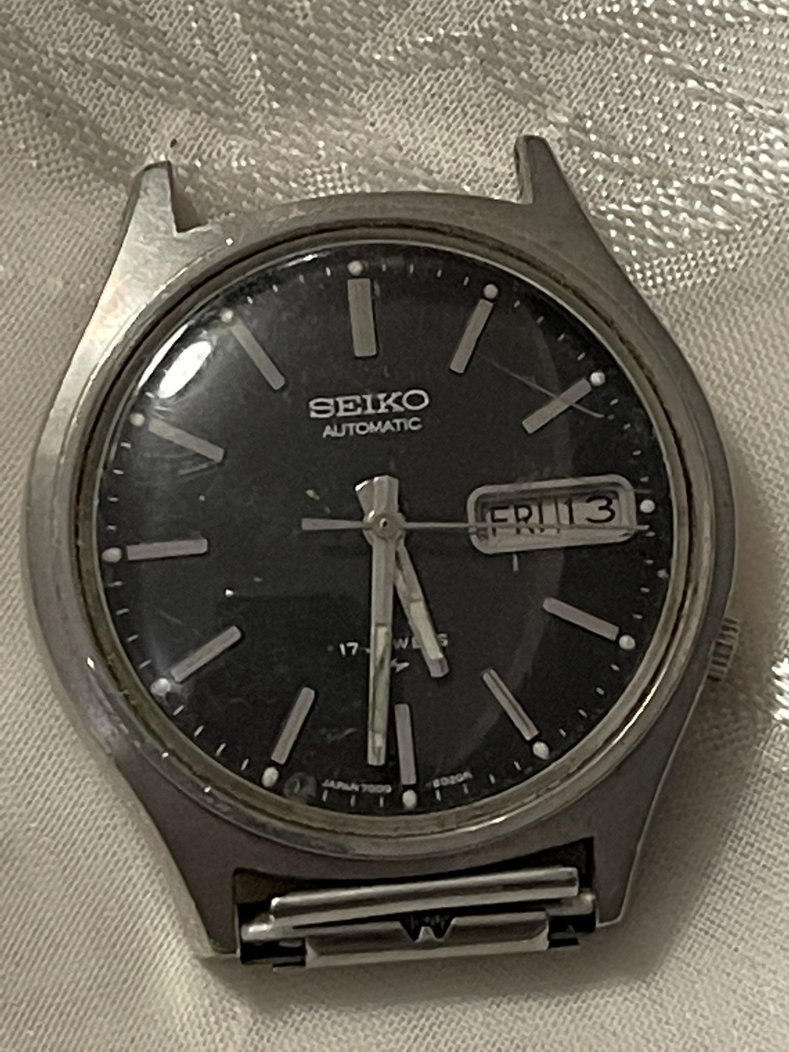 VINTAGE SEIKO AUTOMATIC MENS WATCH: VINTAGE SEIKO AUTOMATIC MENS WATCH. A GREAT FIND AND AN EXCELLENT ADDITION TO YOUR COLLECTION.