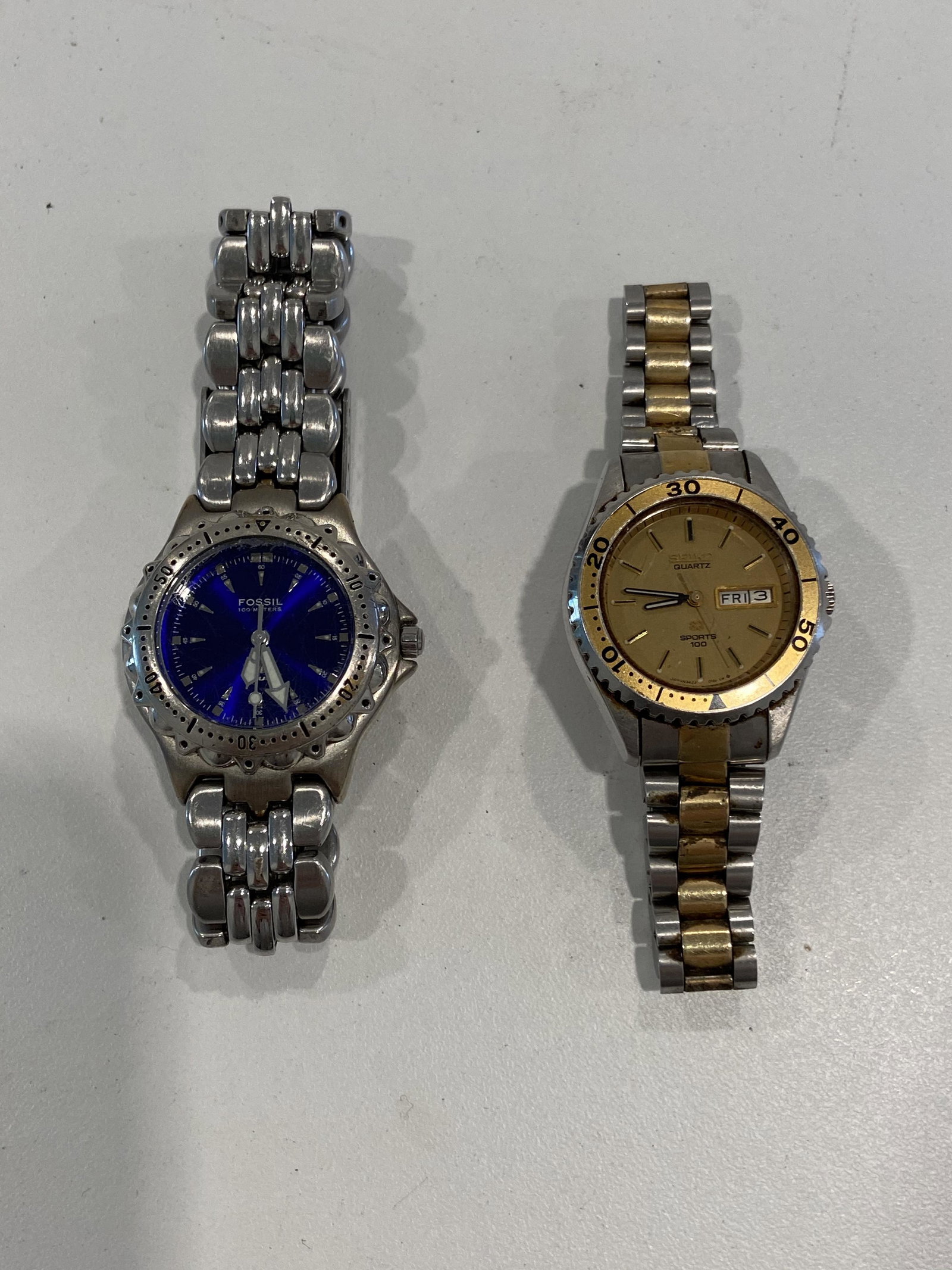 MENS LOT OF (2) FOSSIL AND SEIKO WATCHES: MENS LOT OF (2) FOSSIL AND SEIKO WATCHES. IN GOOD OVERALL SHAPE AND CONDITION. A GREAT FIND AND AN EXCELLENT ADDITION TO YOUR COLLECTION.