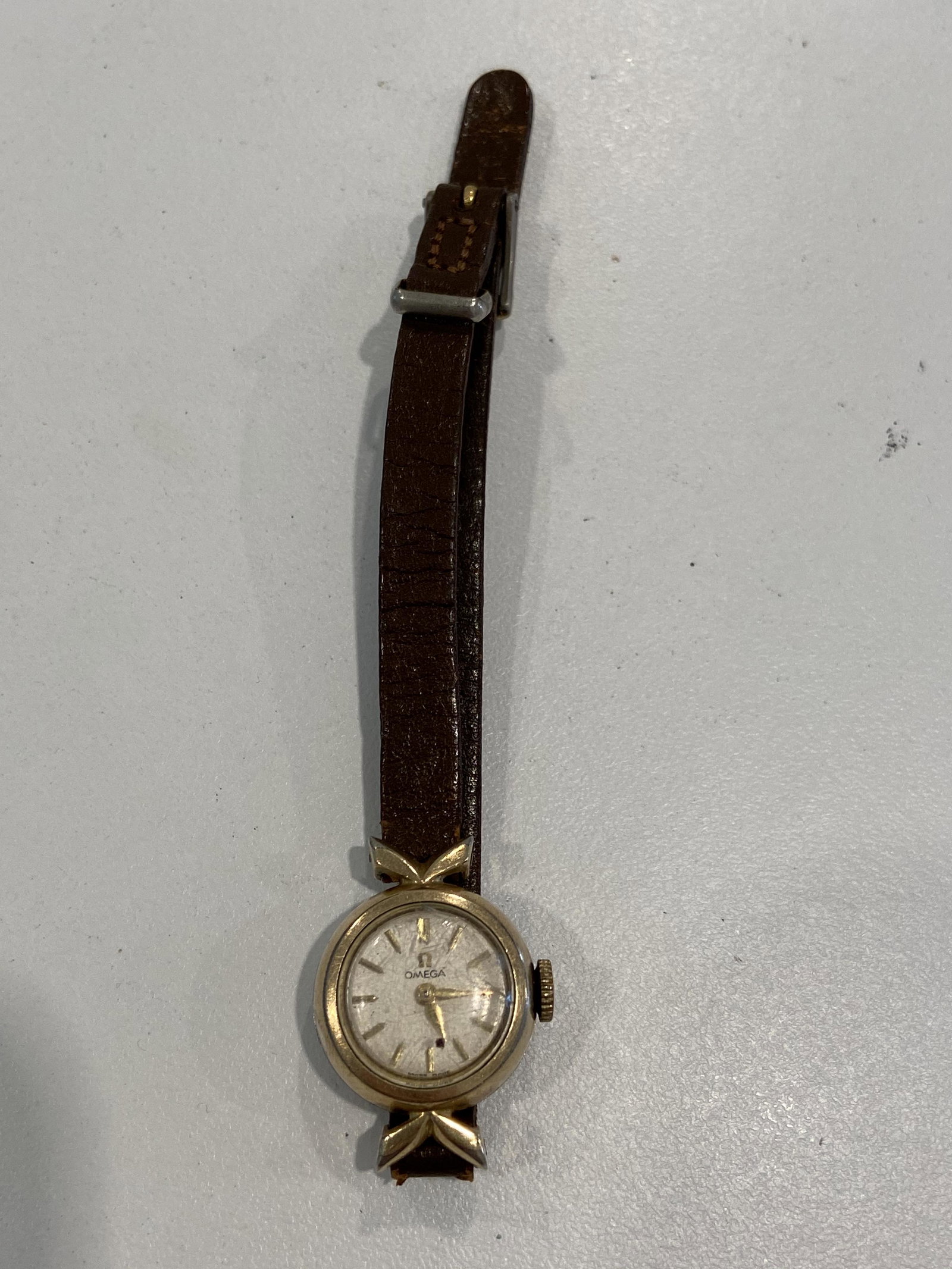 VINTAGE LADIES OMEGA ESTATE WATCH: VINTAGE LADIES OMEGA ESTATE WATCH. A GREAT LOOKING WATCH. PLEASE VIEW PICTURES.