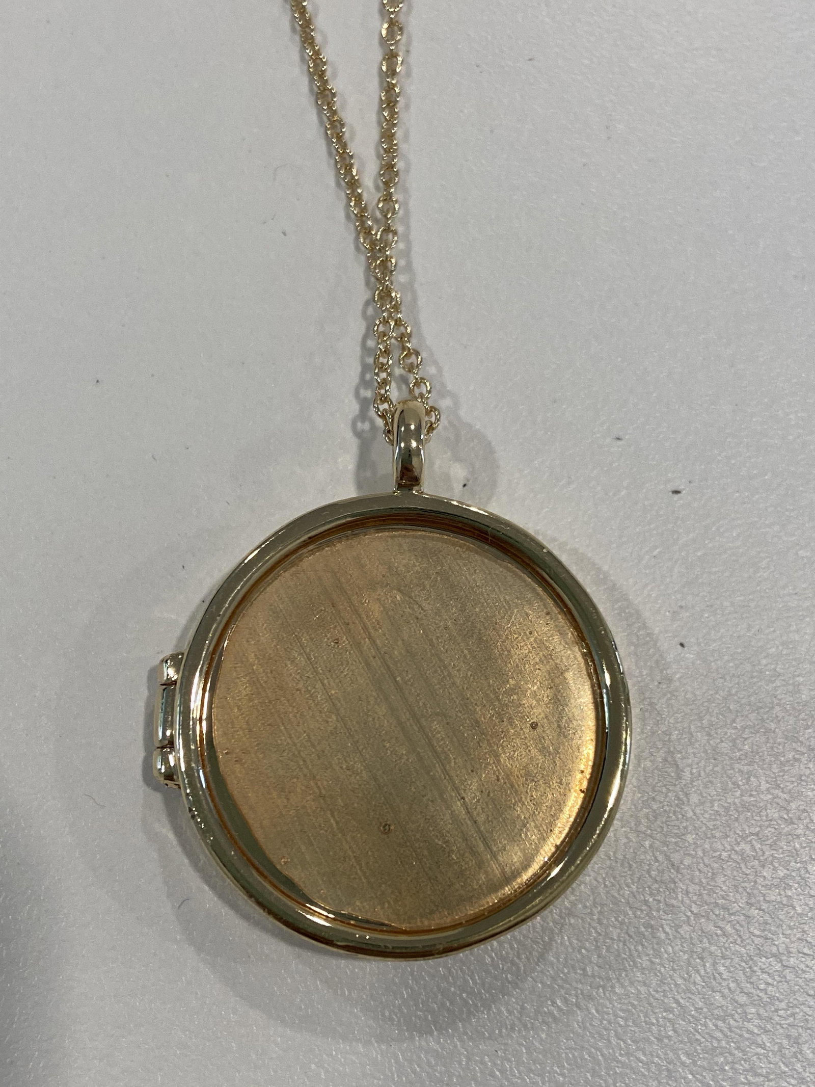 ESTATE LADIES NECKLACE: ESTATE LADIES NECKLACE. PLEASE VIEW PICTURES.