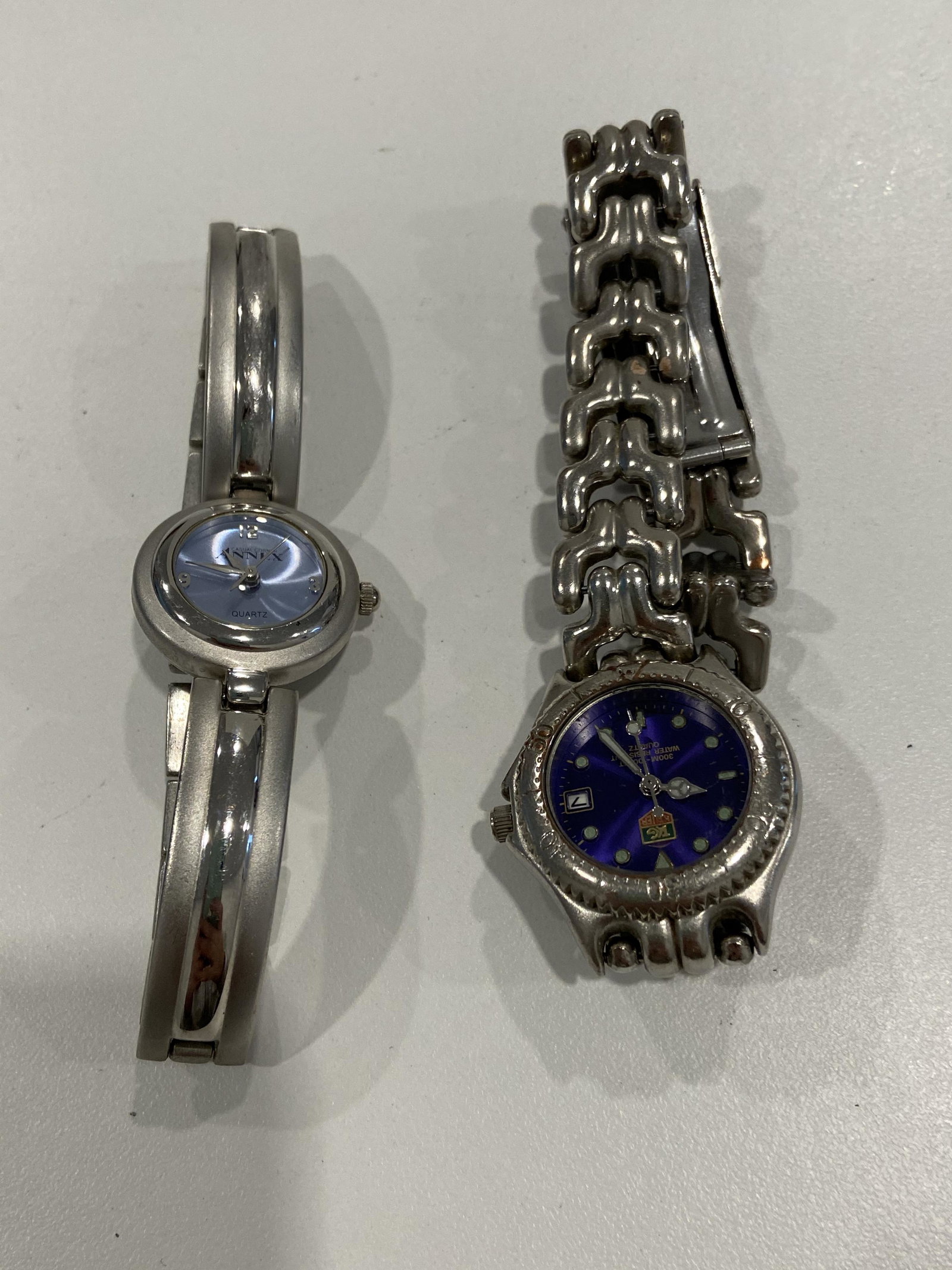 LOT OF (2) LADIES WATCHES INCLUDES TAG HEUER: LOT OF (2) LADIES WATCHES INCLUDES TAG HEUER. SOLD AS FOUND. PLEASE VIEW PICTURES.