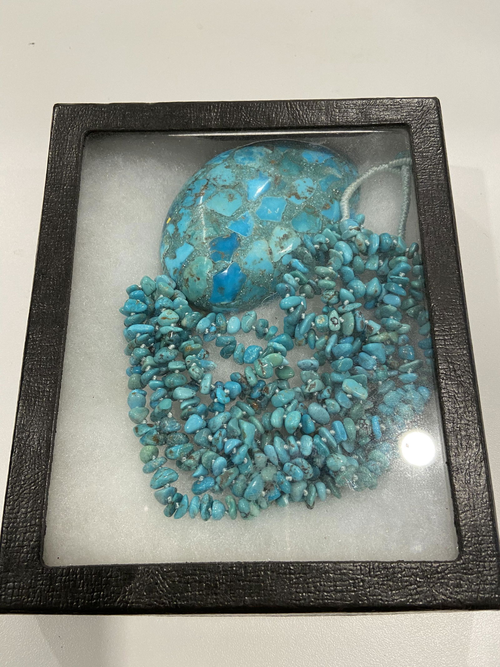 ANTIQUE NATIVE AMERICAN BEADED TURQUOISE NECKLACE: ANTIQUE NATIVE AMERICAN BEADED TURQUOISE NECKLACE. IN GOOD OVERALL SHAPE AND CONDITION. PLEASE VIEW ALL DETAILED PICTURES. A GREAT FIND AND AN EXCELLENT ADDITION TO YOUR COLLECTION.