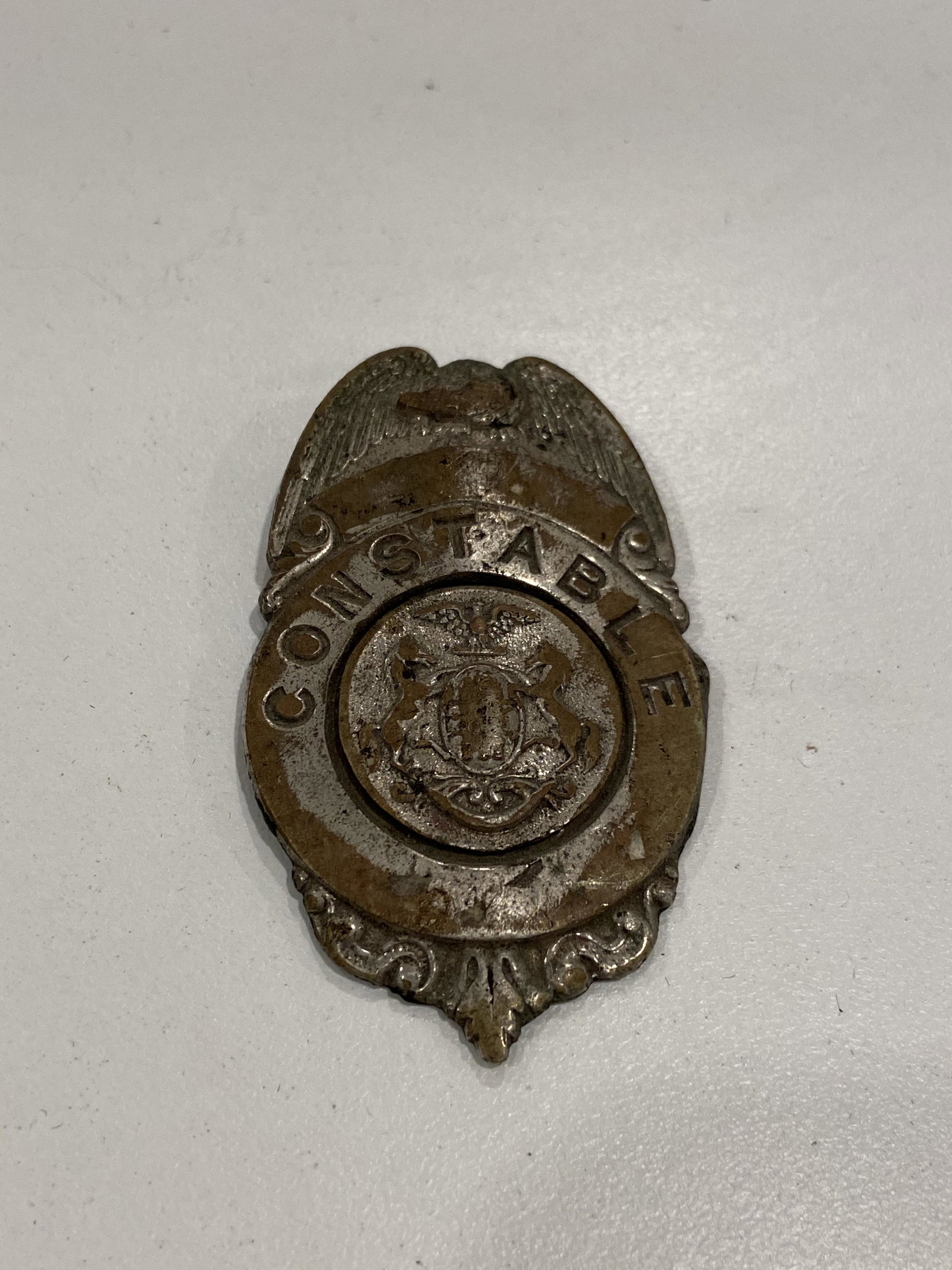 VINTAGE CONSTABLE BADGE: VINTAGE CONSTABLE BADGE. IN GOOD OVERALL SHAPE AND CONDITION. PLEASE VIEW PICTURES.