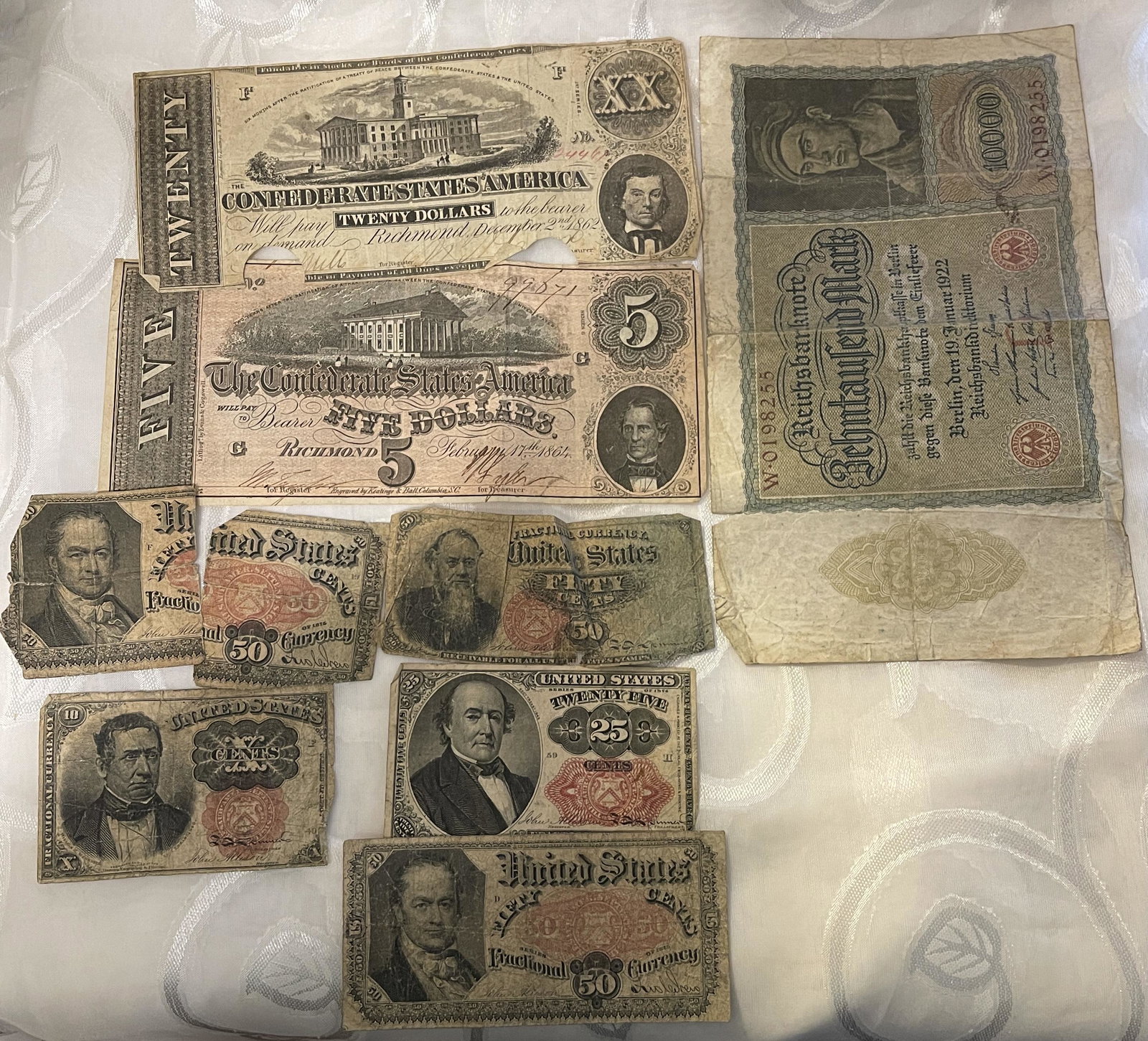CIVIL WAR LOT OF CONFEDERATE MONEY, NOTES, ETC.: CIVIL WAR LOT OF CONFEDERATE MONEY, NOTES, ETC. IN GOOD OVERALL SHAPE AND CONDITION. PLEASE VIEW ALL DETAILED PICTURES. A GREAT FIND AND AN EXCELLENT ADDITION TO YOUR COLLECTION.