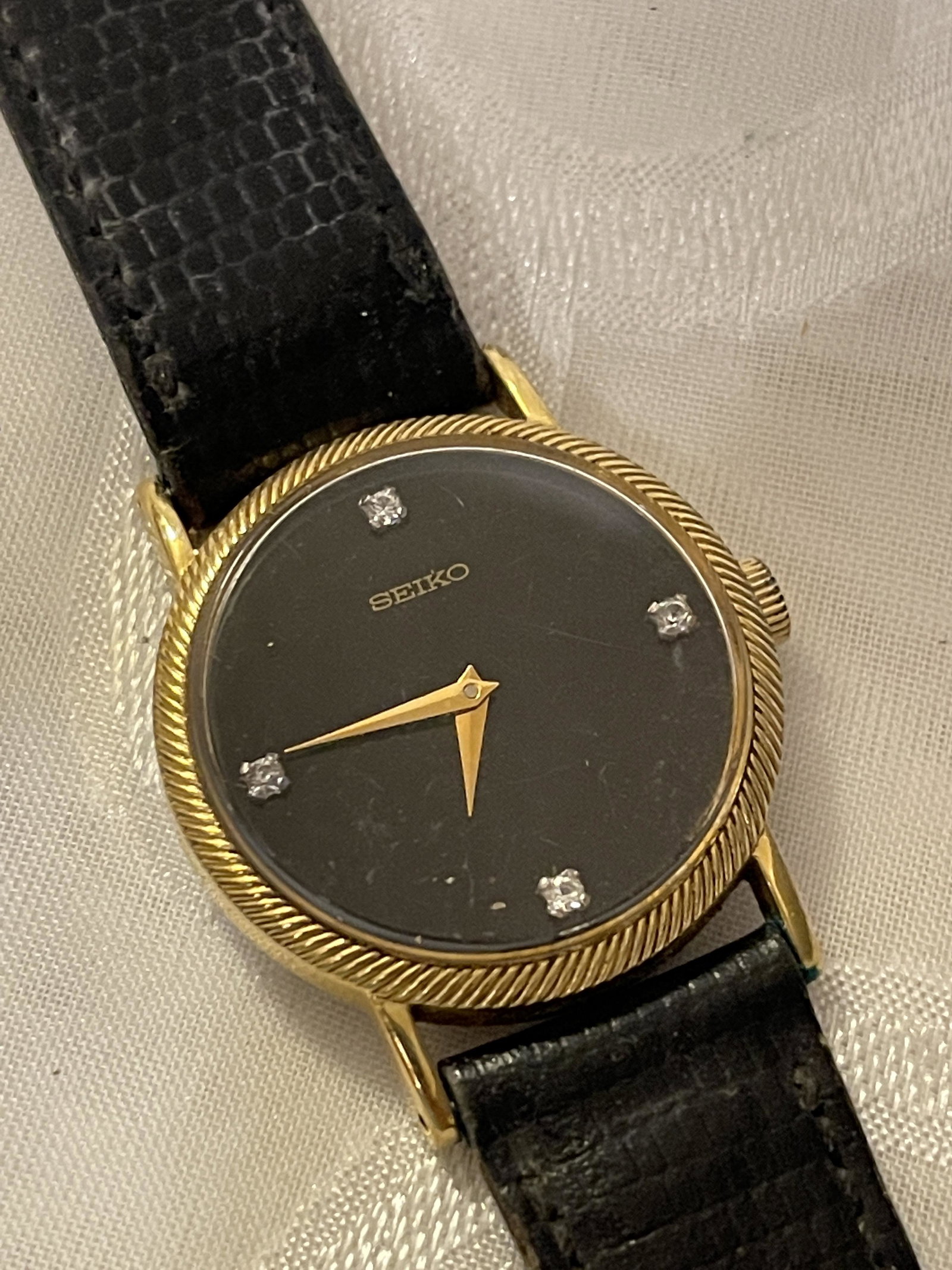 LADIES SEIKO DRESS WATCH: LADIES SEIKO DRESS WATCH. IN GOOD OVERALL SHAPE AND CONDITION. A GREAT FIND AND AN EXCELLENT ADDITION TO YOUR COLLECTION.