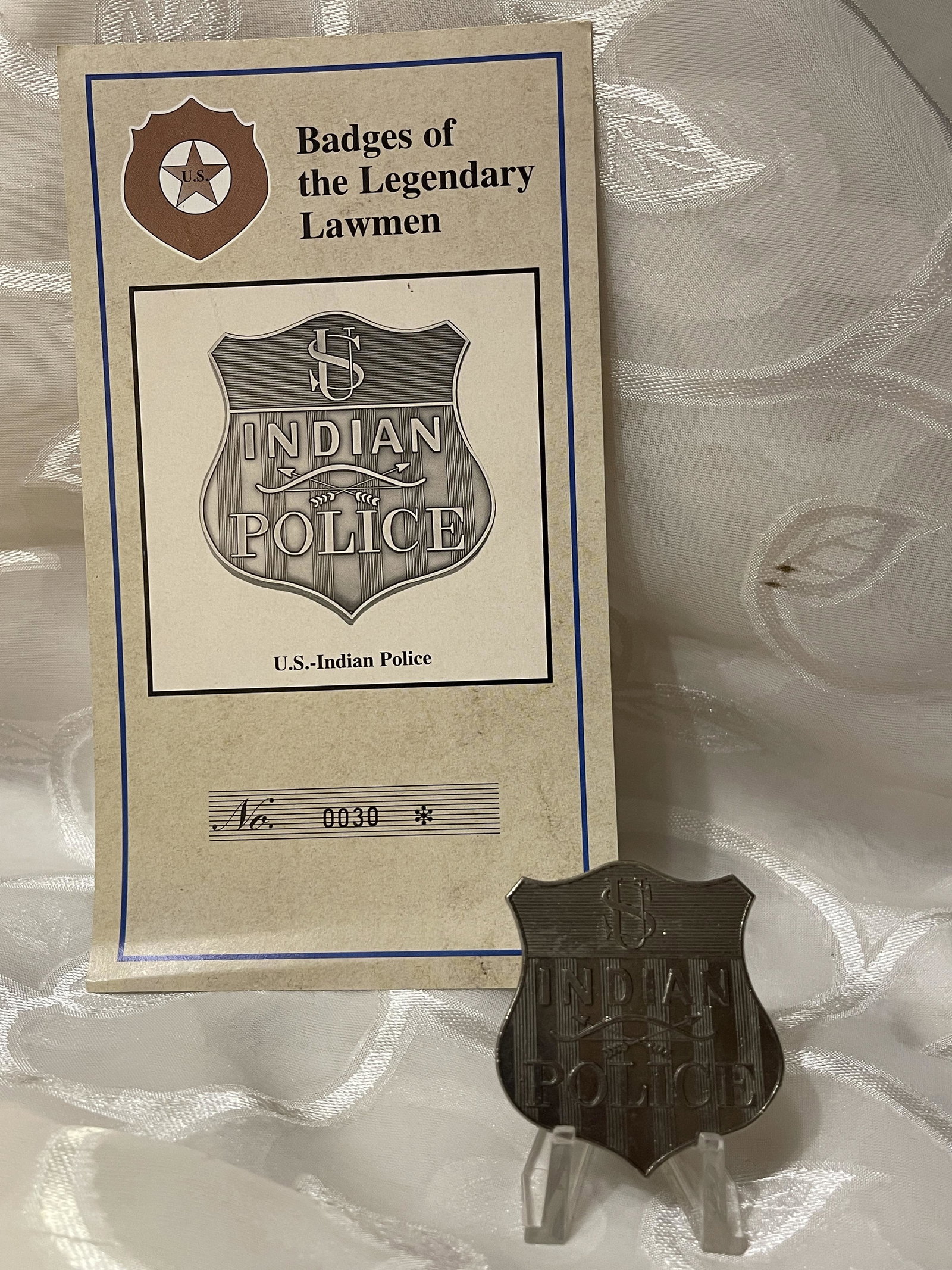 VINTAGE US INDIAN POLICE BADGE RESTRIKE W/COA: VINTAGE US INDIAN POLICE BADGE RESTRIKE W/COA. IN MINT OVERALL SHAPE AND CONDITION. PLEASE VIEW ALL DETAILED PICTURES. A GREAT FIND AND AN EXCELLENT ADDITION TO YOUR COLLECTION.