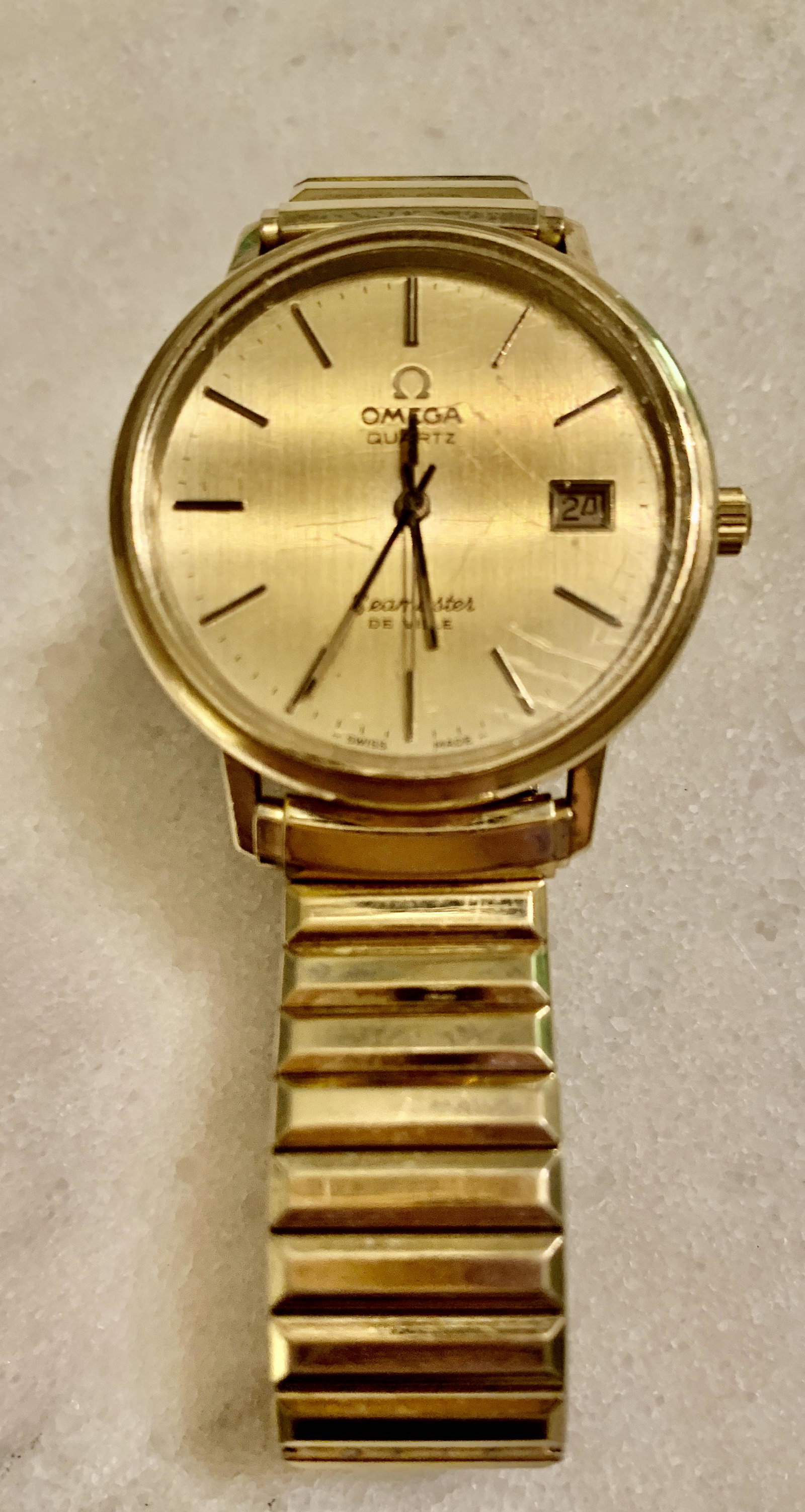 VINTAGE OMEGA SEAMASTER DEVILLE WRISWATCH: VINTAGE OMEGA SEAMASTER DEVILLE WRISWATCH. IN MINT OVERALL SHAPE AND CONDITION. A GREAT FIND AND AN EXCELELNT ADDITION TO YOUR COLLECTION.