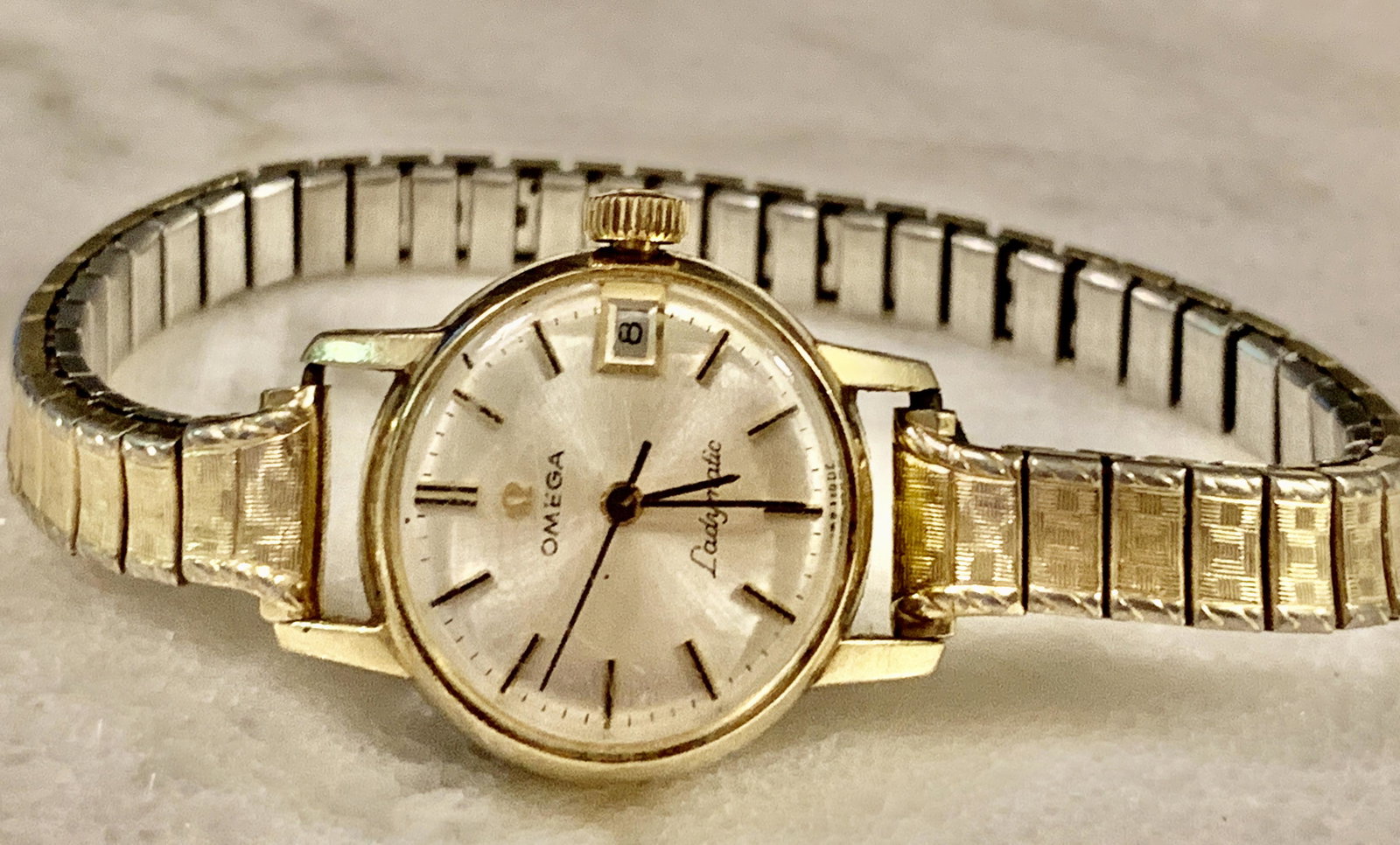 VINTAGE OMEGA LADYMATIC WRISTWATCH: VINTAGE OMEGA LADYMATIC WRISTWATCH. IN MINT OVERALL SHAPE AND CONDITION. A GREAT FIND AND AN EXCELLENT ADDITION TO YOUR COLLECTION.