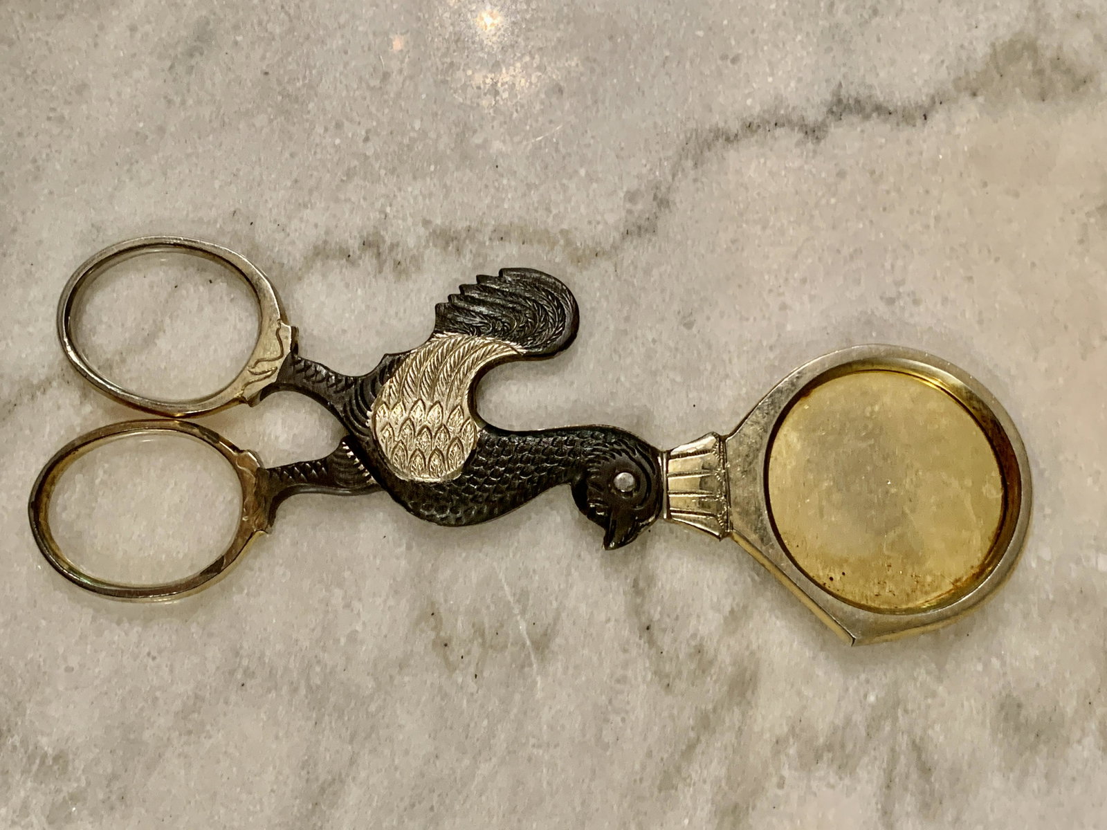 ANTIQUE COLLECTIBLE CIGAR CUTTER SHEARS: ANTIQUE COLLECTIBLE CIGAR CUTTER SHEARS. IN GOOD OVERALL SHAPE AND CONDITION. A GREAT FIND AND AN EXCELLENT ADDITION TO YOUR COLLECTION.