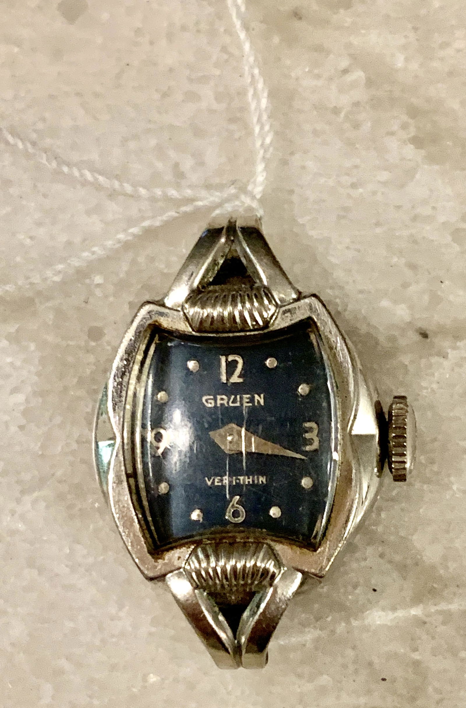 VINTAGE LADIES GRUEN WATCH: VINTAGE LADIES GRUEN WATCH. IN WORKING ORDER. PLEASE VIEW PICTURES.