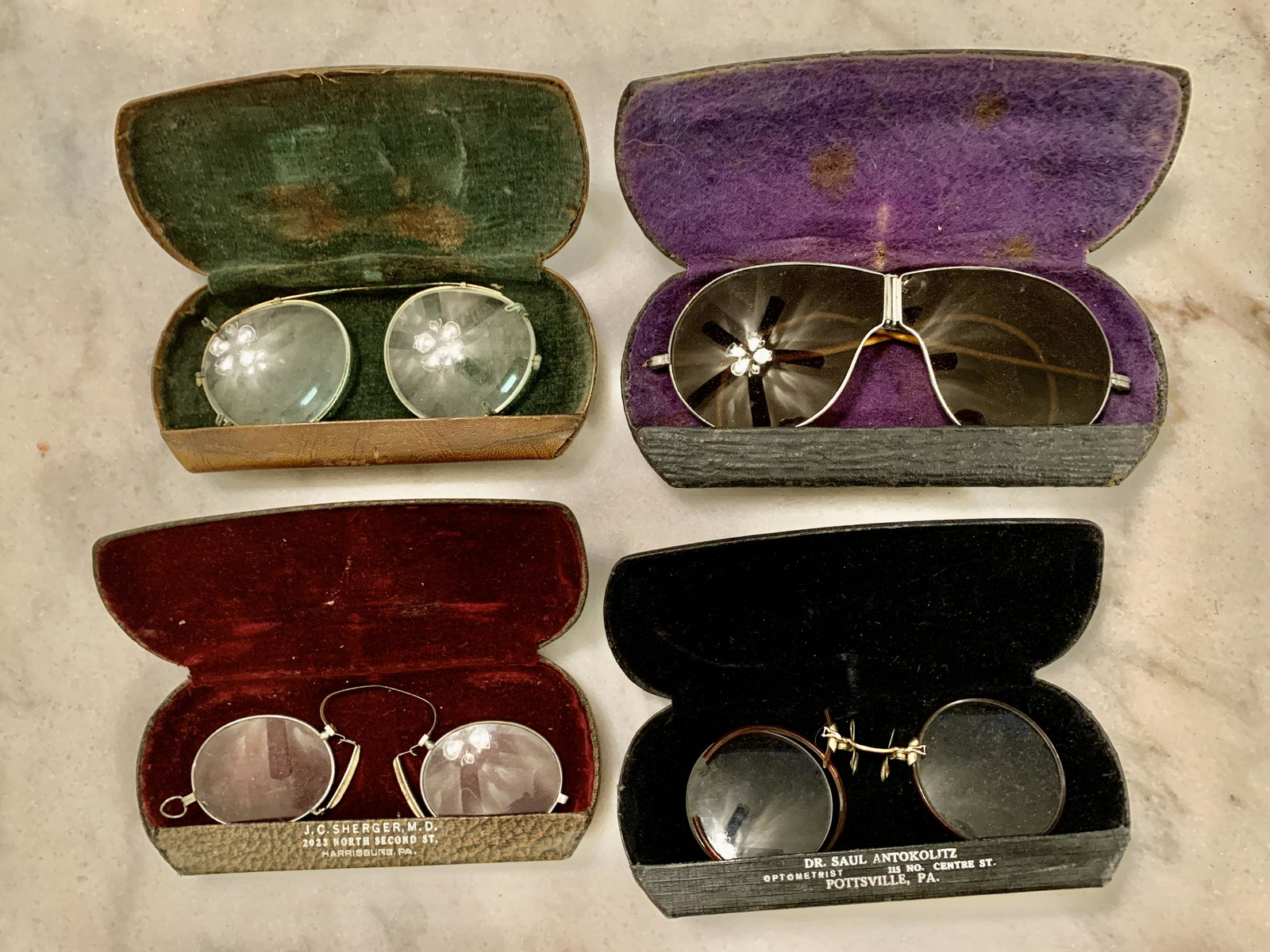LOT OF (4) VINTAGE READING AND SUNGLASSES: LOT OF (4) VINTAGE READING AND SUNGLASSES. SOLD AS FOUN, AS A LOT. PLEASE VIEW PICTURES.