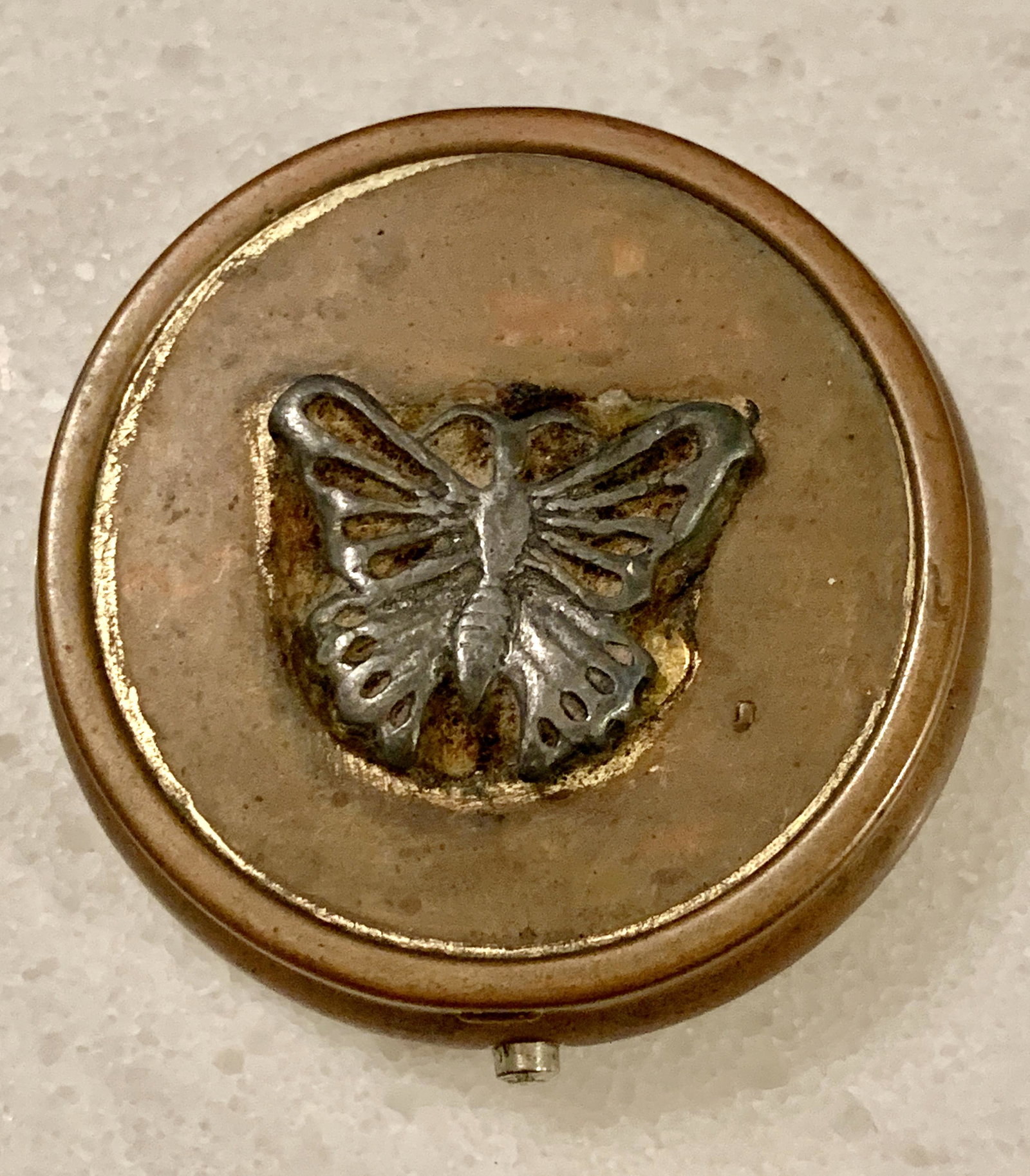 VINTAGE LADIES COLLECTIBLE COMPACT: VINTAGE LADIES COLLECTIBLE COMPACT