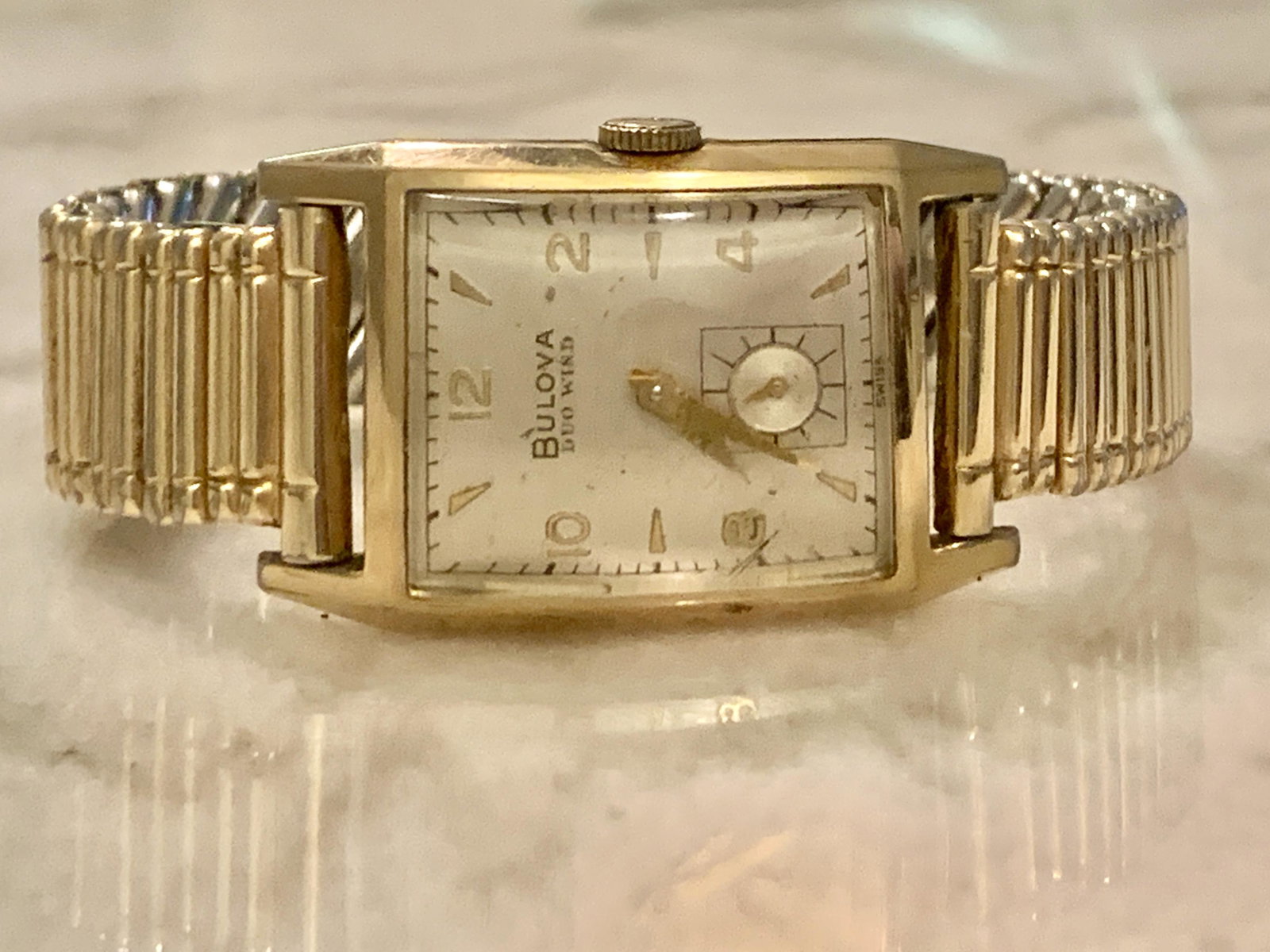 RARE MENS BULOVA DUO WIND WRISTWATCH: RARE MENS BULOVA DUO WIND WRISTWATCH. IN GOOD OVERALL SHAPE AND CONDITION. A GREAT FIND AND AN EXCELLENT ADDITION TO YOUR COLLECTION.
