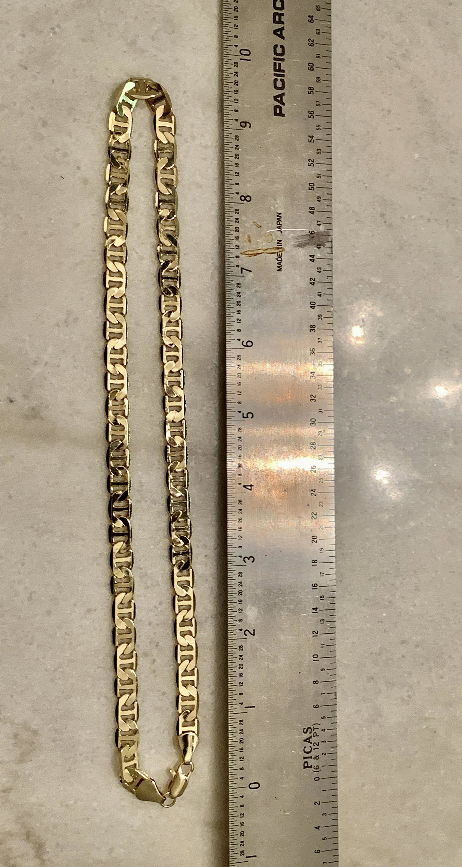 MARKED 14K GOLD MENS CUBAN LINK CHAIN: MARKED 14K GOLD MENS CUBAN LINK CHAIN. SOLD AS FOUND. THIS LOT HAS NOT BEEN TESTED. HEAVY CHAIN. PLEASE VIEW PICTURES.